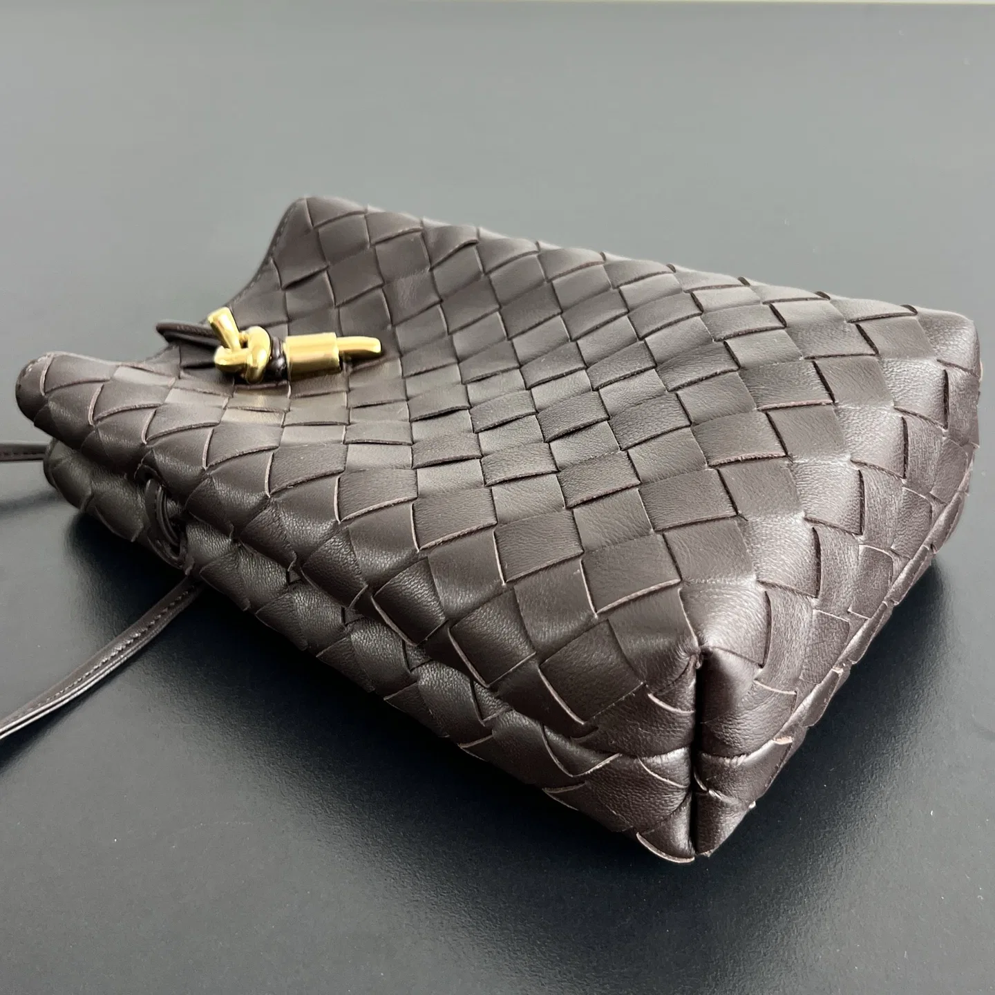 BOTTEGA 27FW NWEPAZI 015 크로스백 4