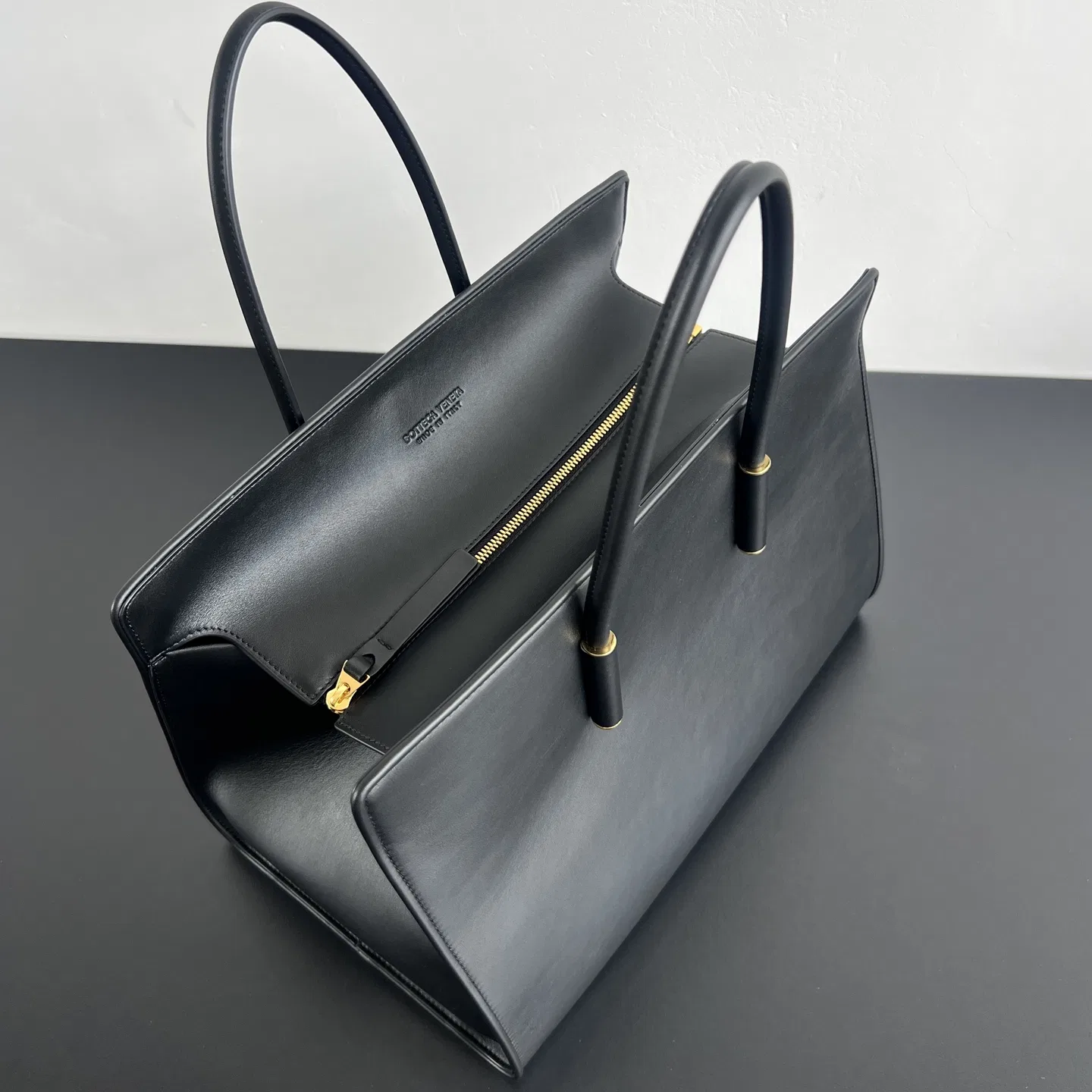 BOTTEGA 27FW NWEPAZI 019 토트백