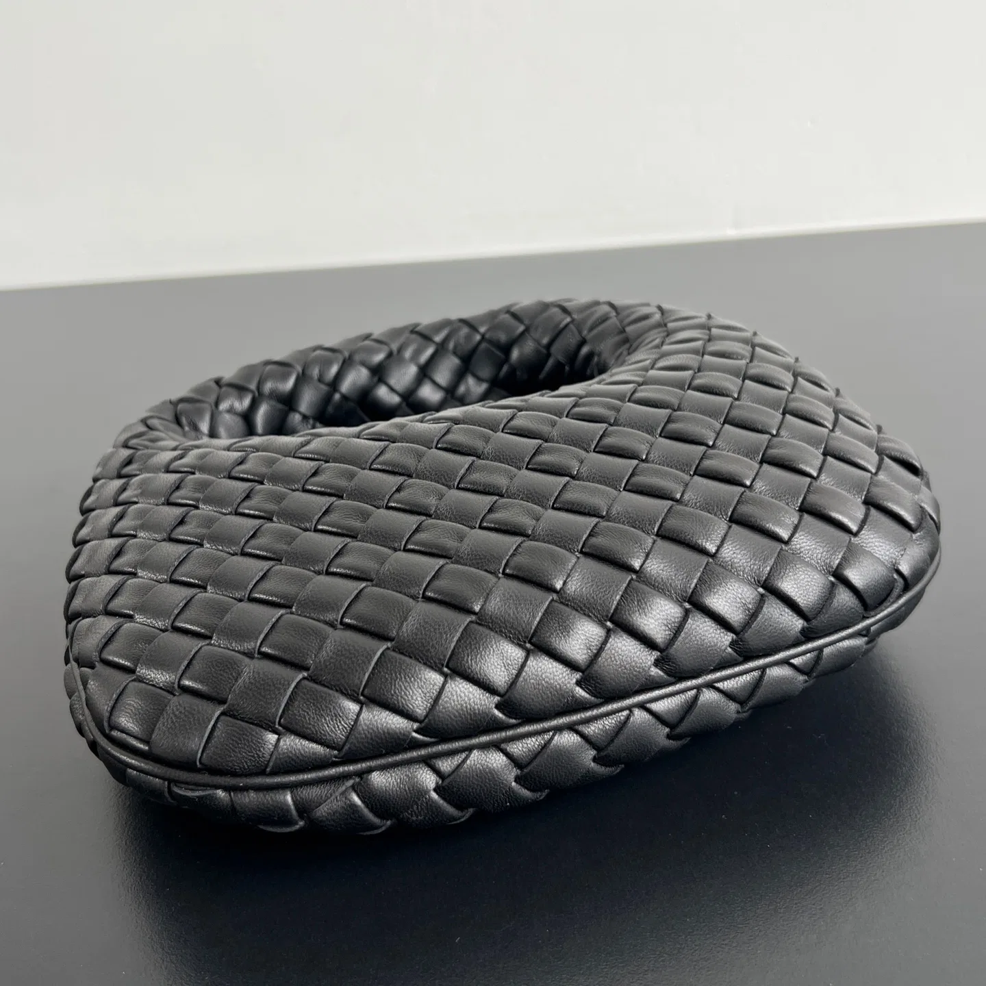 BOTTEGA 27FW NWEPAZI 021 토트백 3