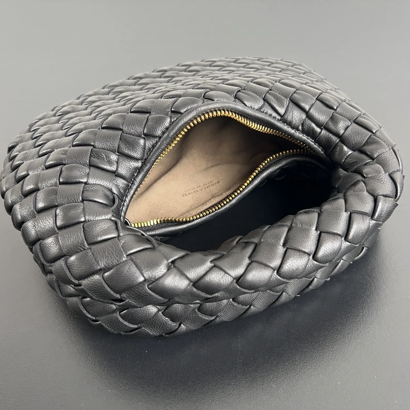 BOTTEGA 27FW NWEPAZI 021 토트백 4