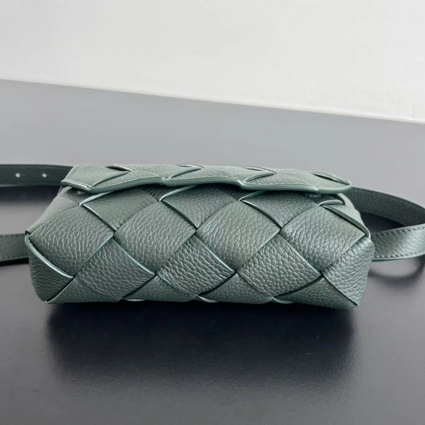 BOTTEGA 27FW NWEPAZI 023 크로스백 4