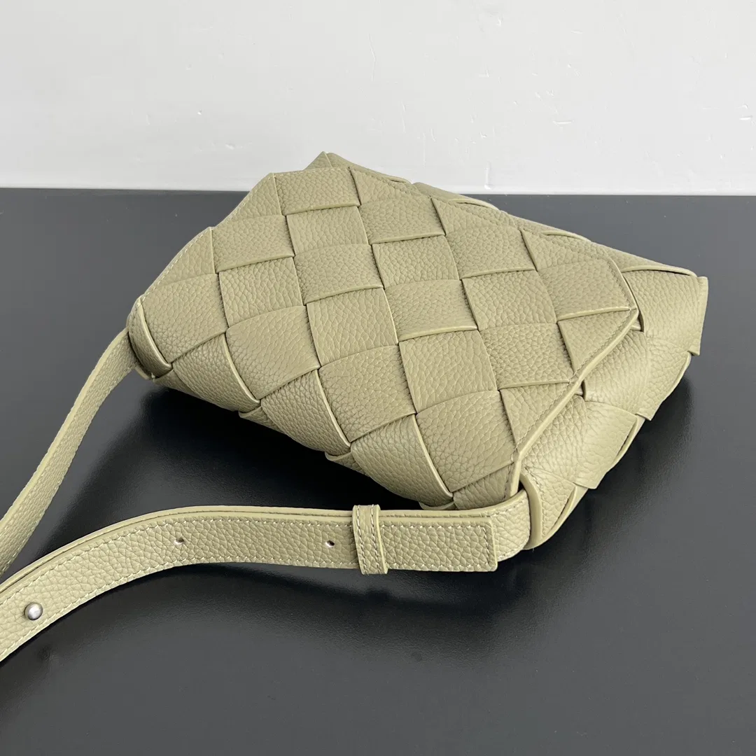 BOTTEGA 27FW NWEPAZI 028 크로스백 5