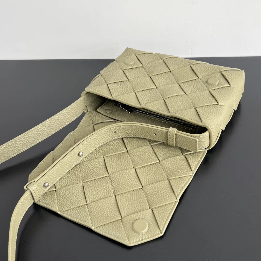 BOTTEGA 27FW NWEPAZI 028 크로스백 6