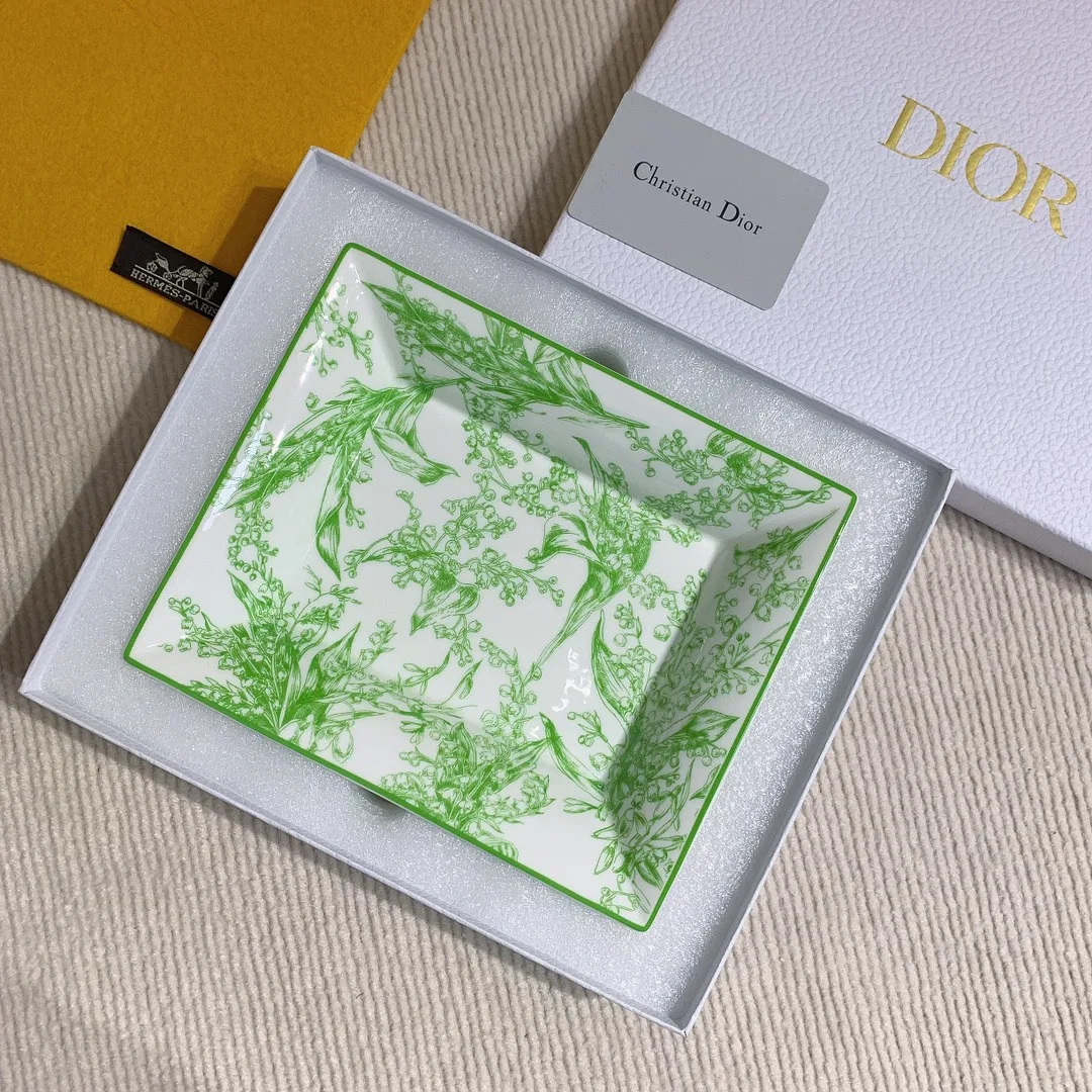 DIO 27FW OJOMUZF 044 트레이