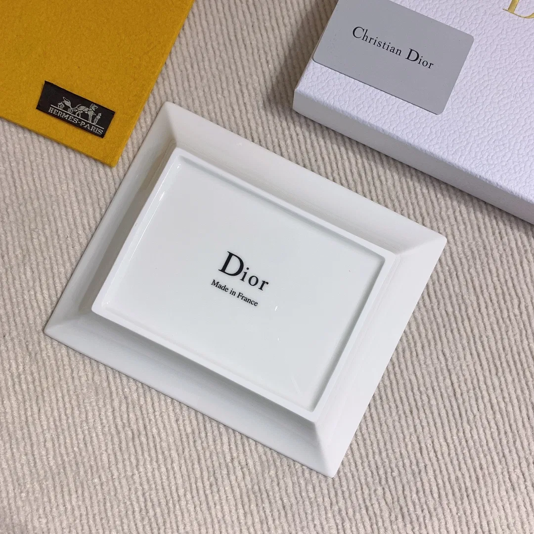 DIO 27FW OJOMUZF 044 트레이 3