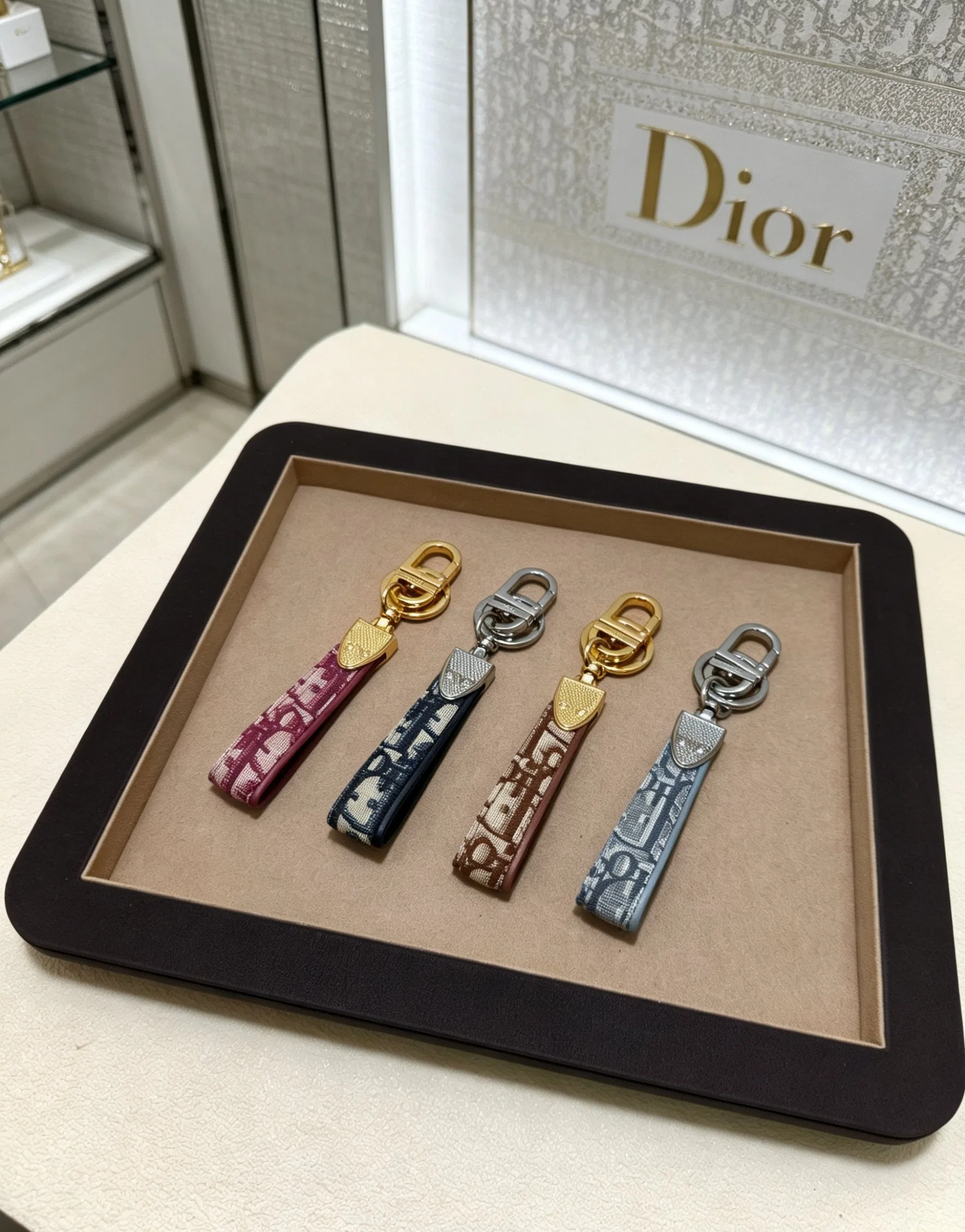 DIO 27FW QSJYTER 001 키링 6
