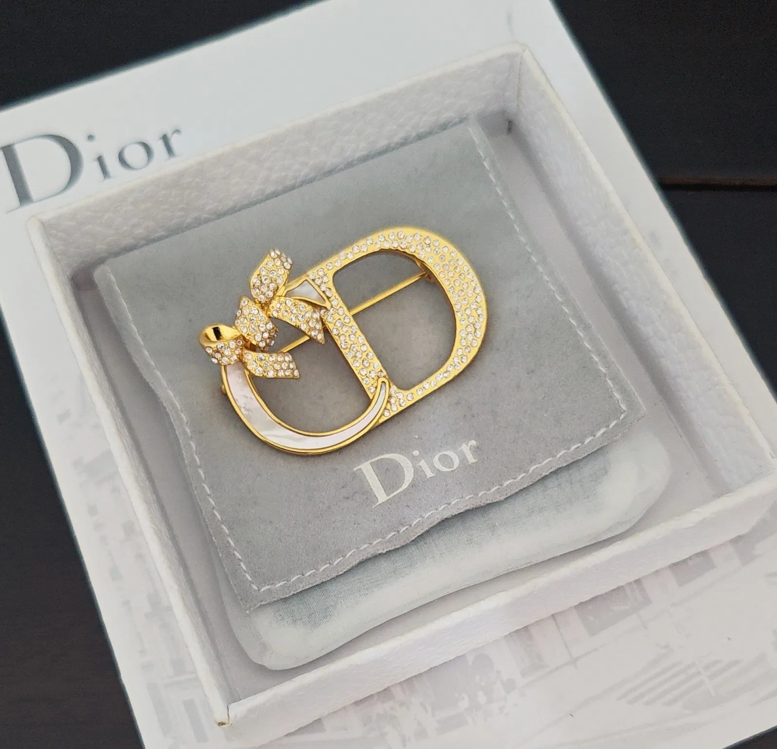DIO 27FW QSJYTER 032 브로치 3