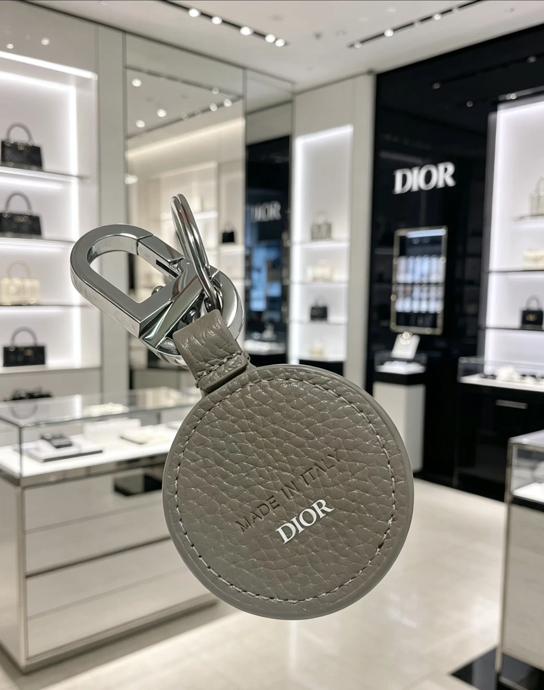 DIO 27FW ZLVJDSY 002 키링 4