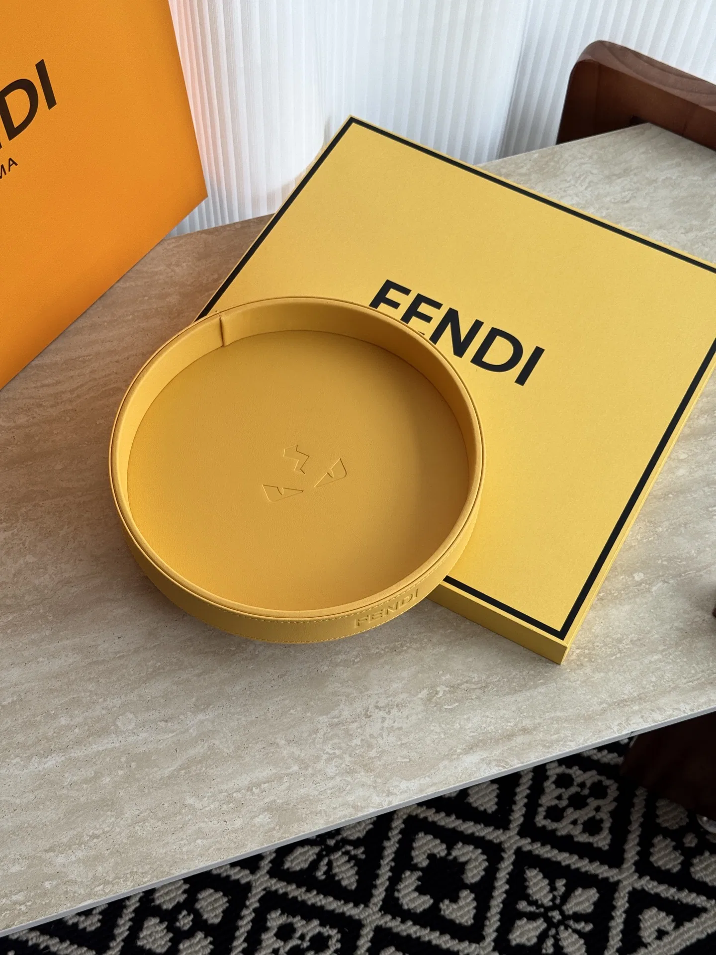 FEN 27FW BXXVZNM 001 트레이