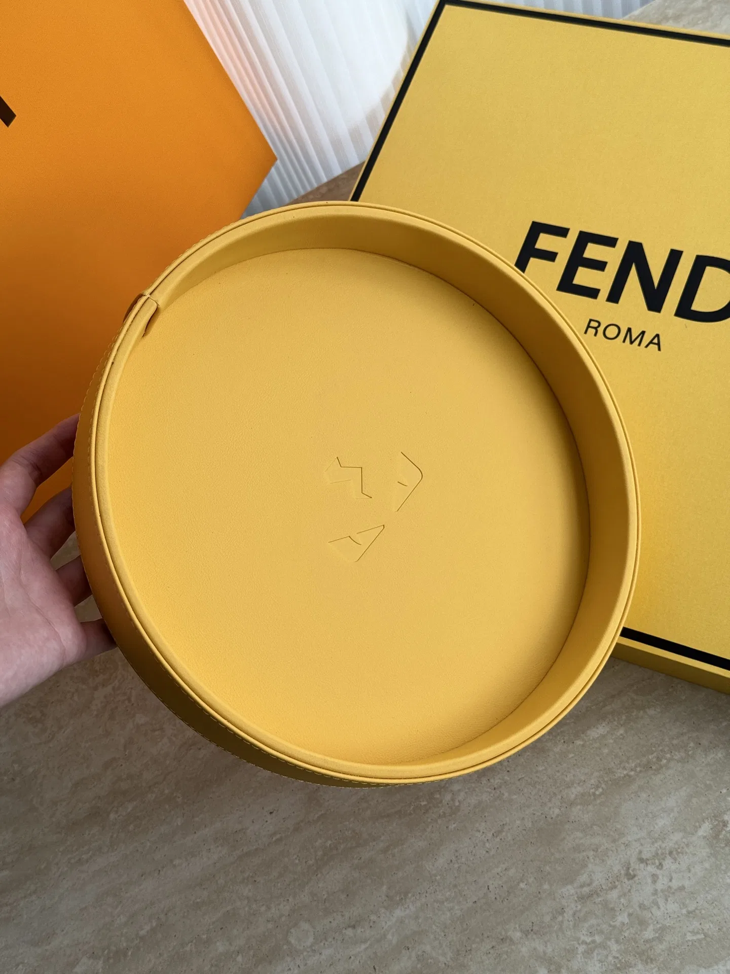 FEN 27FW BXXVZNM 001 트레이 3