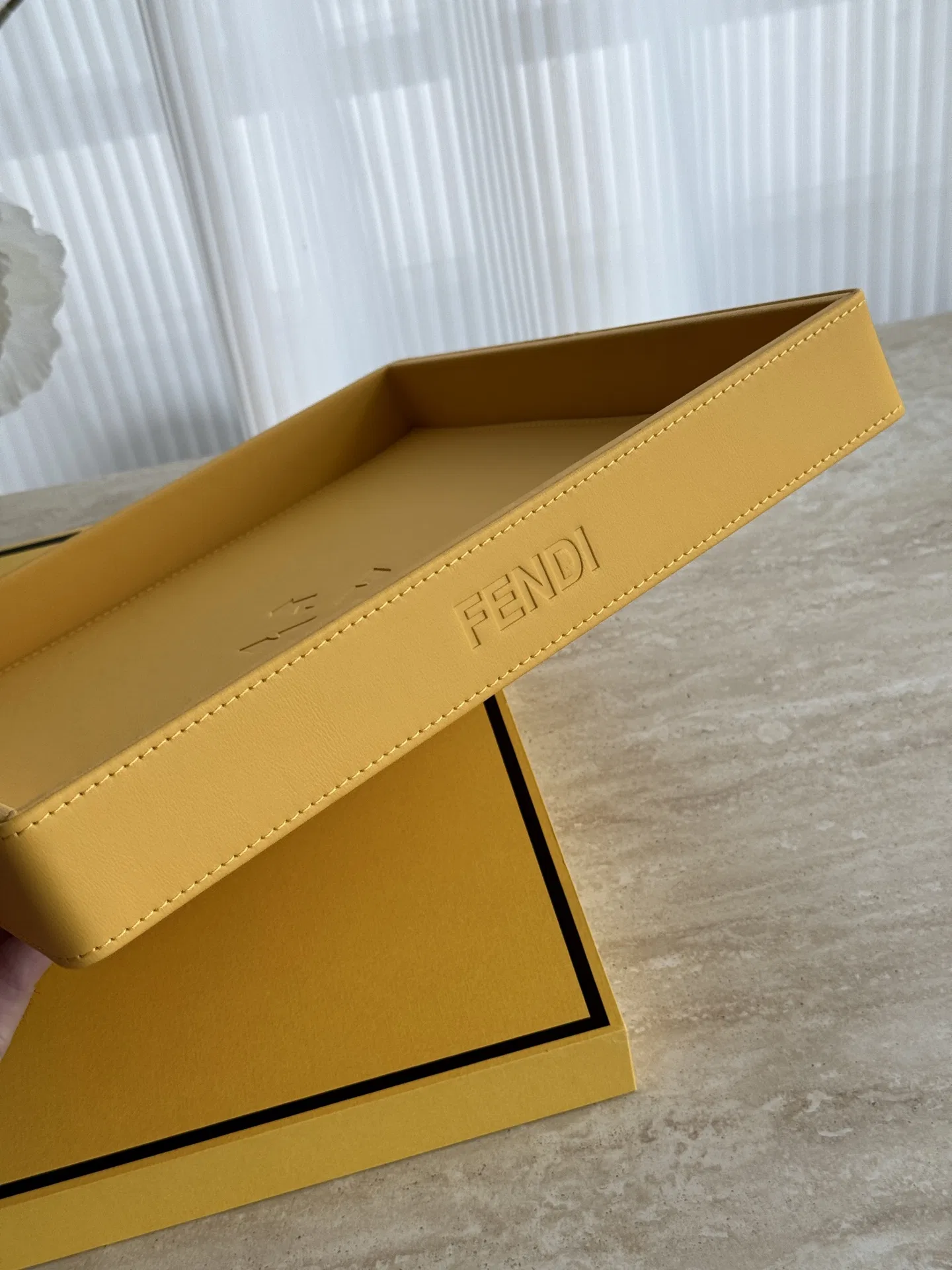 FEN 27FW BXXVZNM 002 트레이 3
