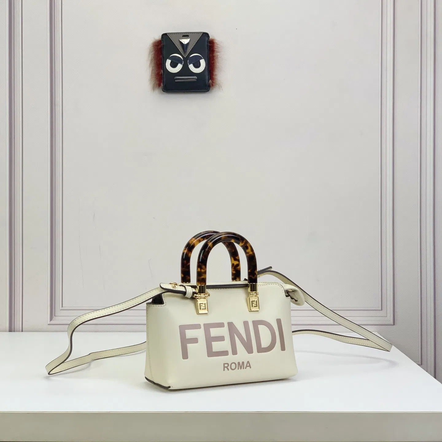 FEN 27FW CMBSDWE 013 크로스백 3