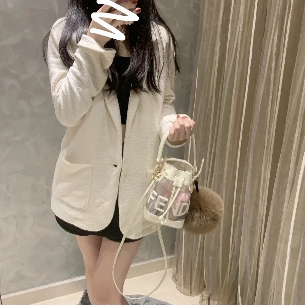 FEN 27FW CMBSDWE 014 버킷백