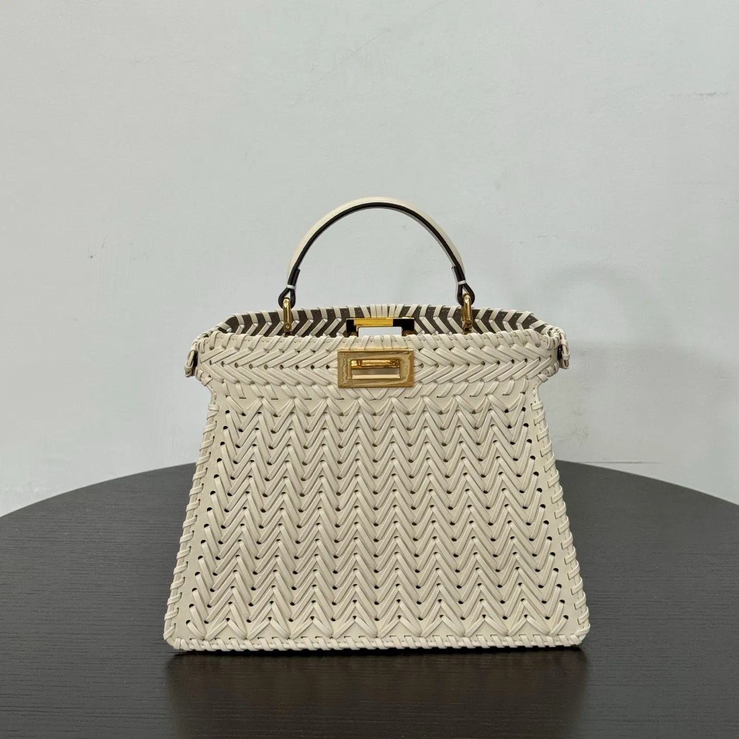 FEN 27FW CMBSDWE 044 토트백