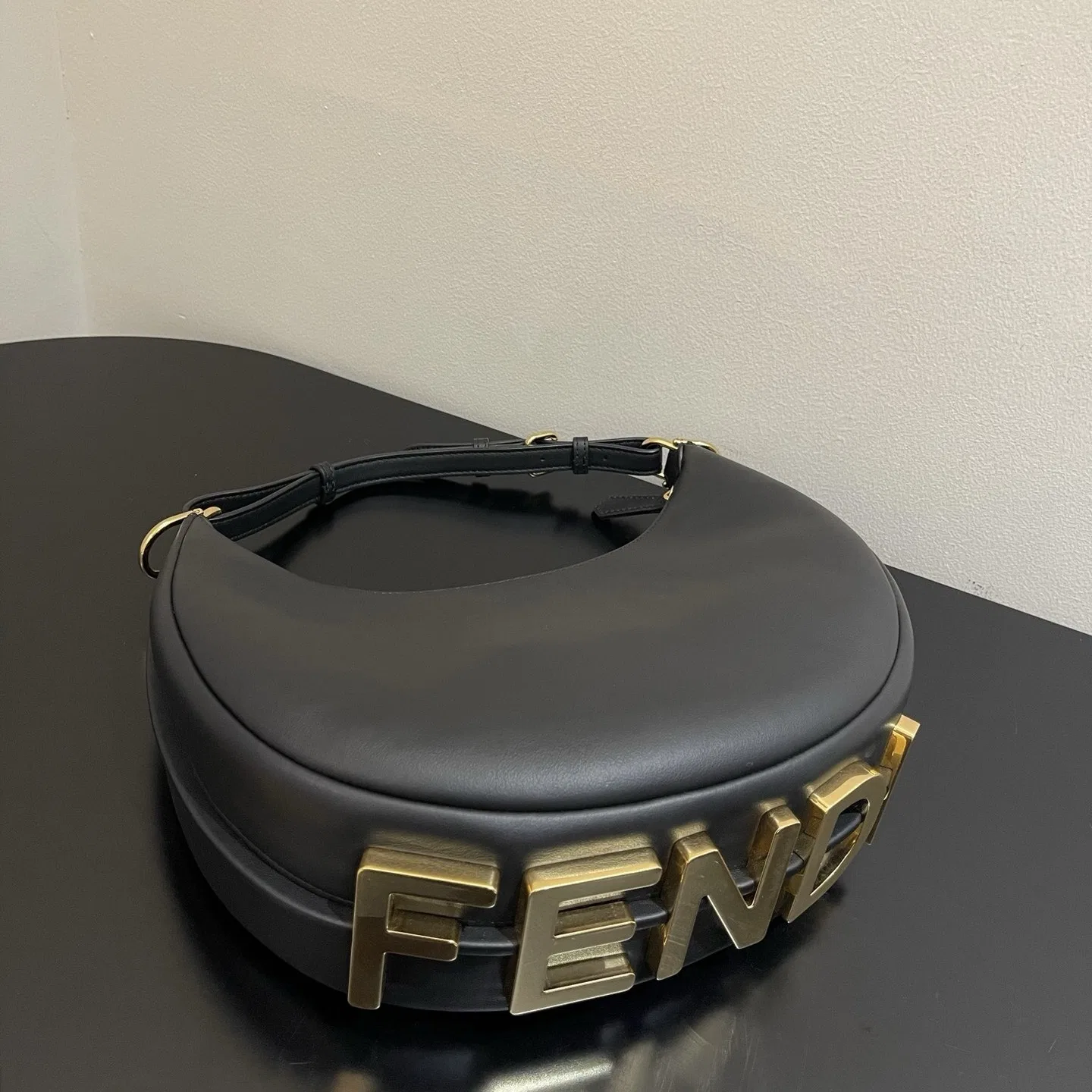 FEN 27FW CMBSDWE 082 토트백 4