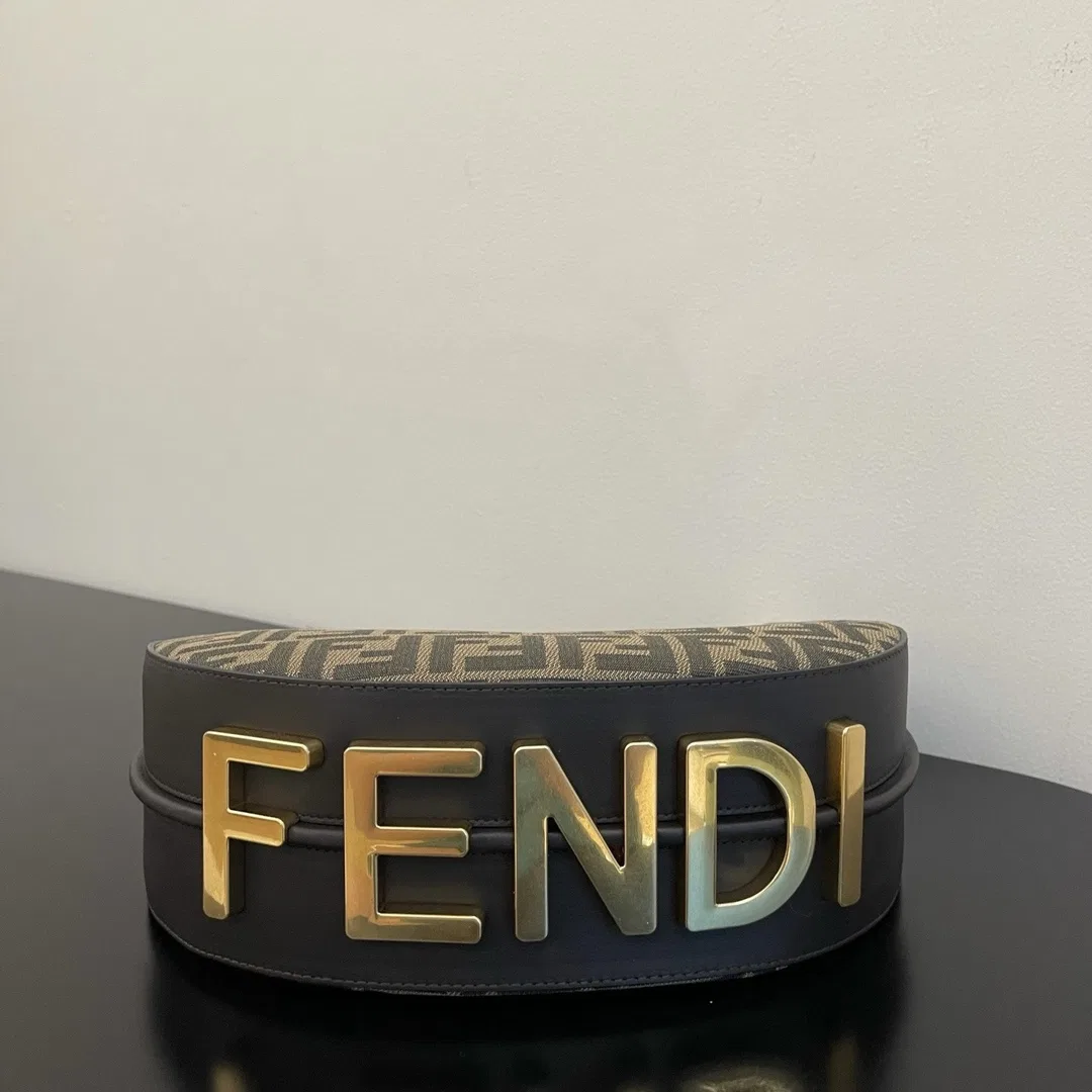 FEN 27FW CMBSDWE 084 토트백 5