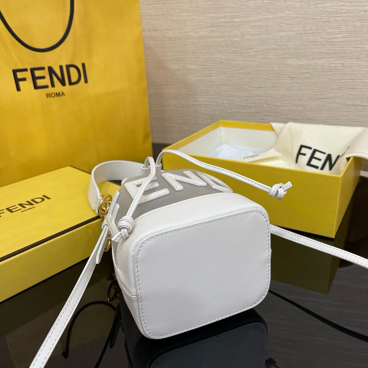 FEN 27FW CMBSDWE 088 버킷백 5