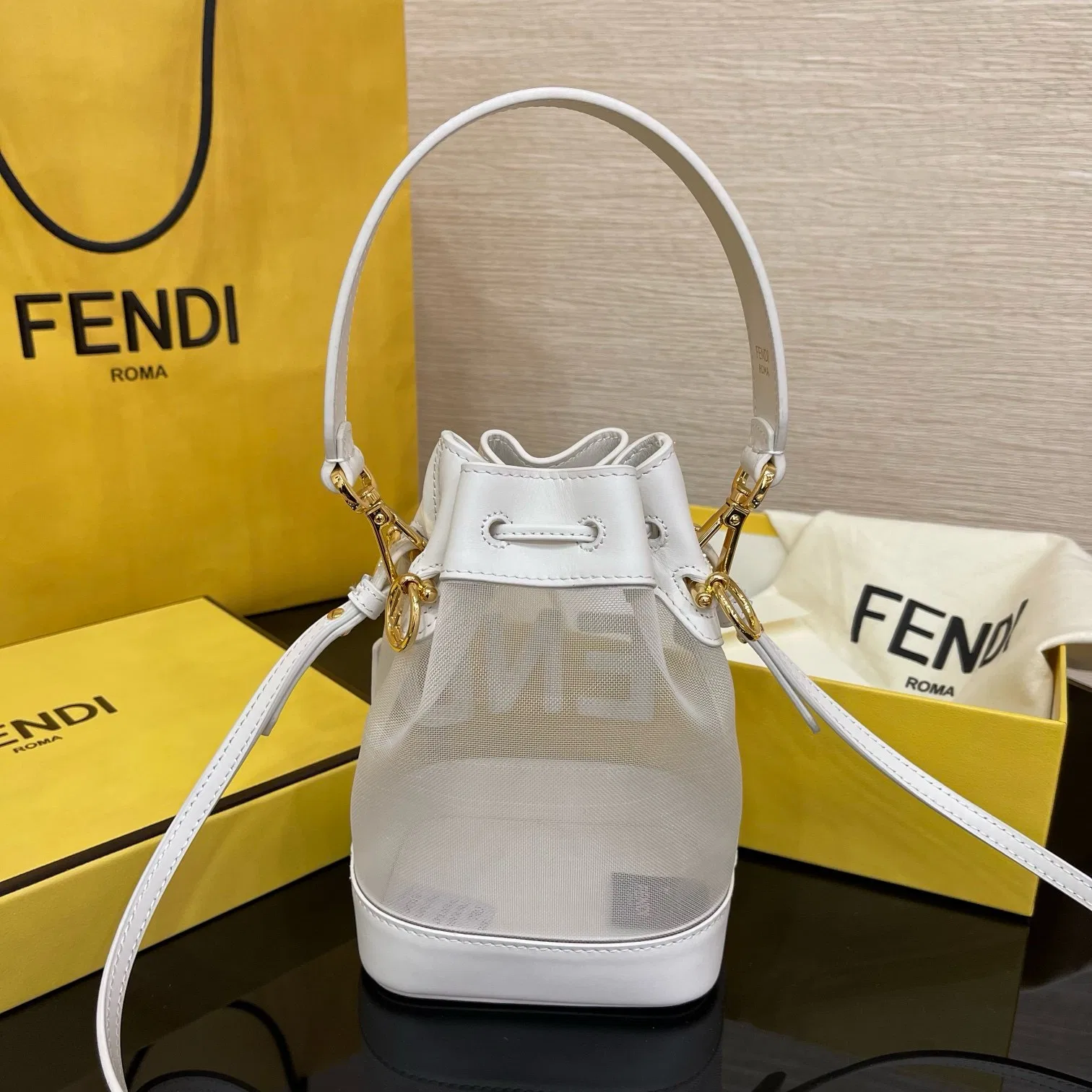 FEN 27FW CMBSDWE 088 버킷백 6