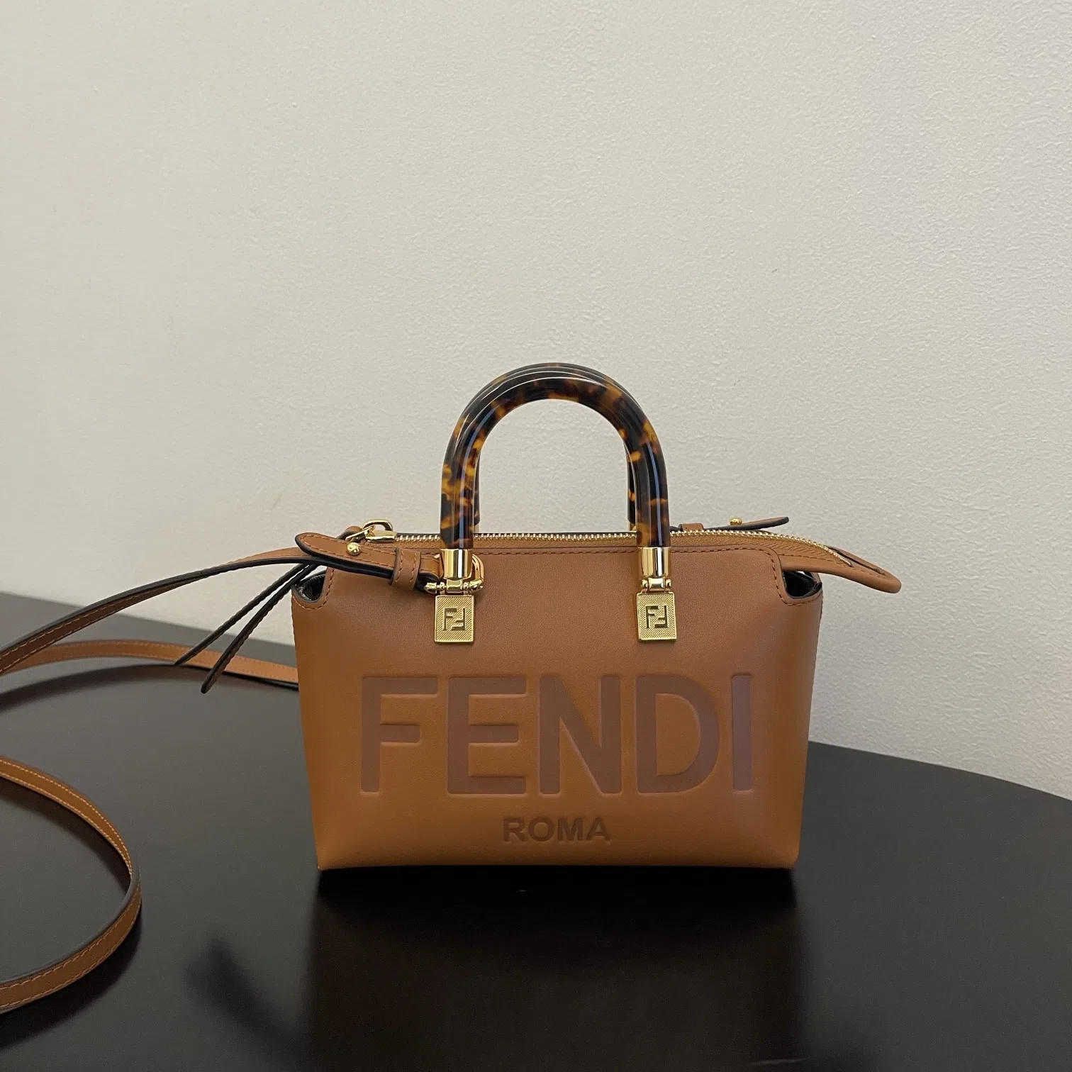 FEN 27FW CMBSDWE 089 미니크로스백