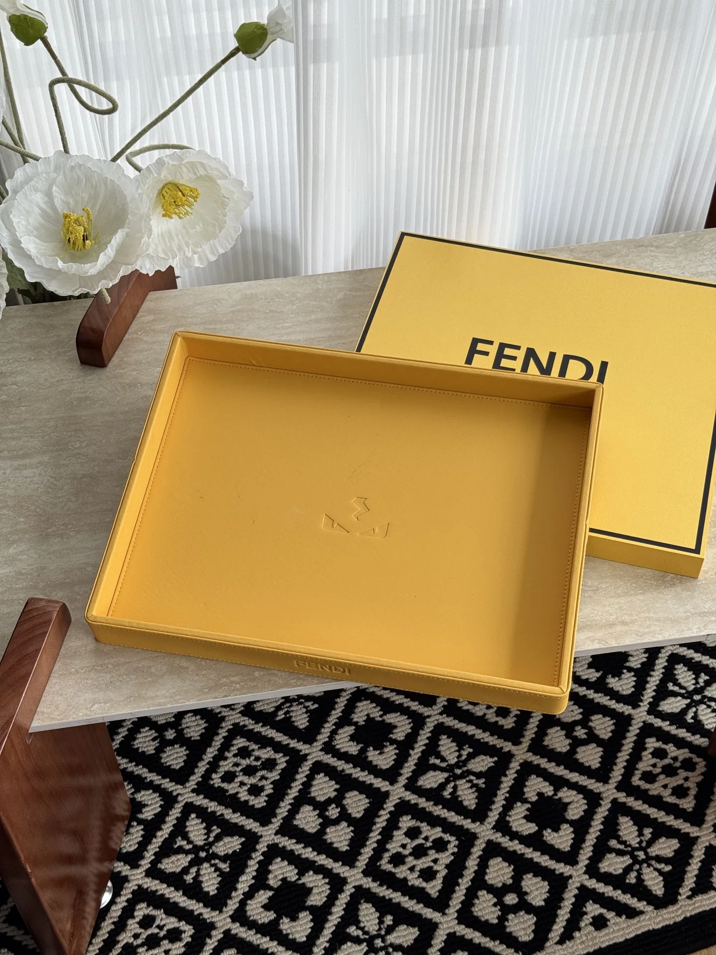 FEN 27FW ICBHIYG 002 트레이