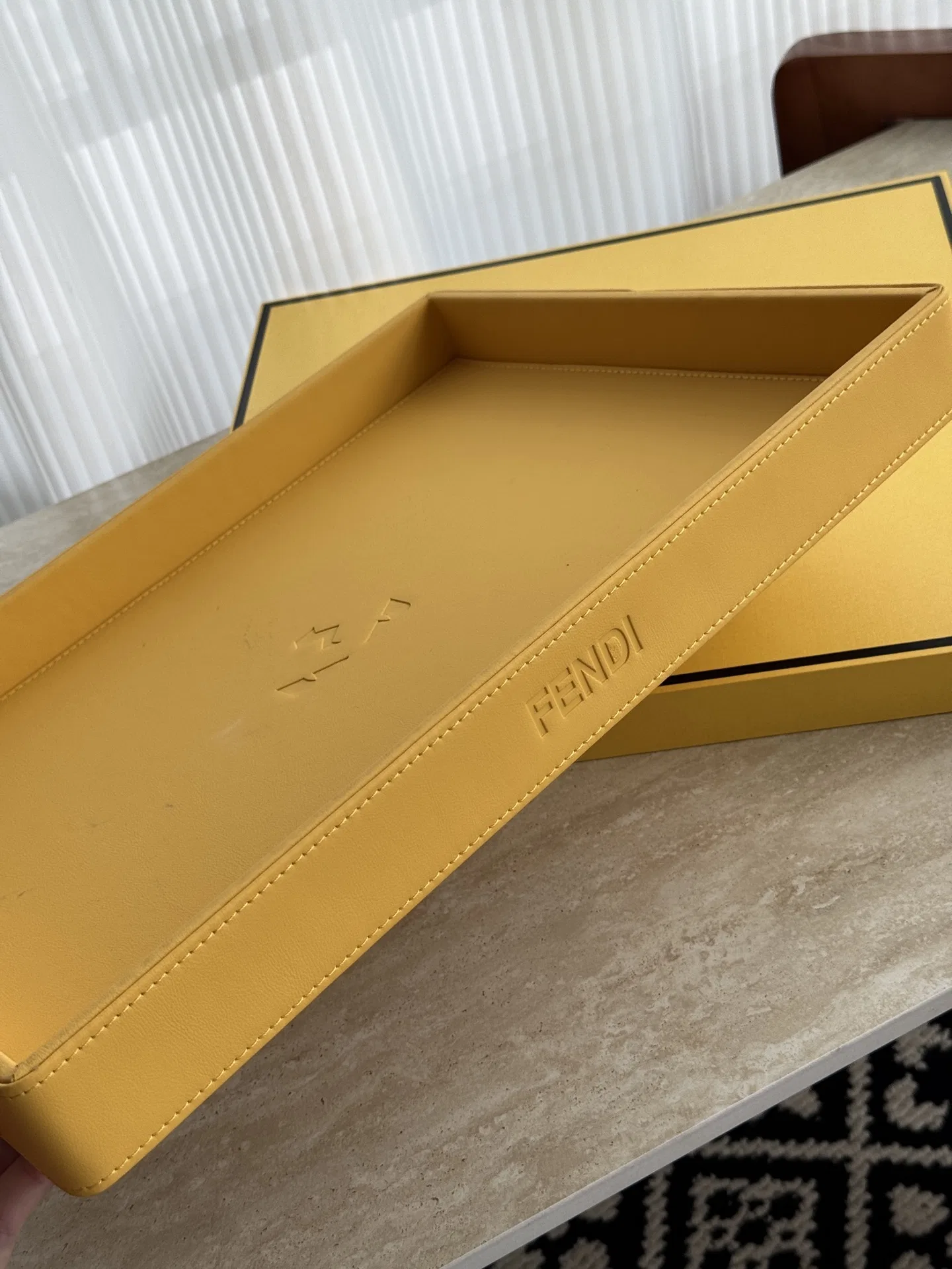 FEN 27FW ICBHIYG 002 트레이 5