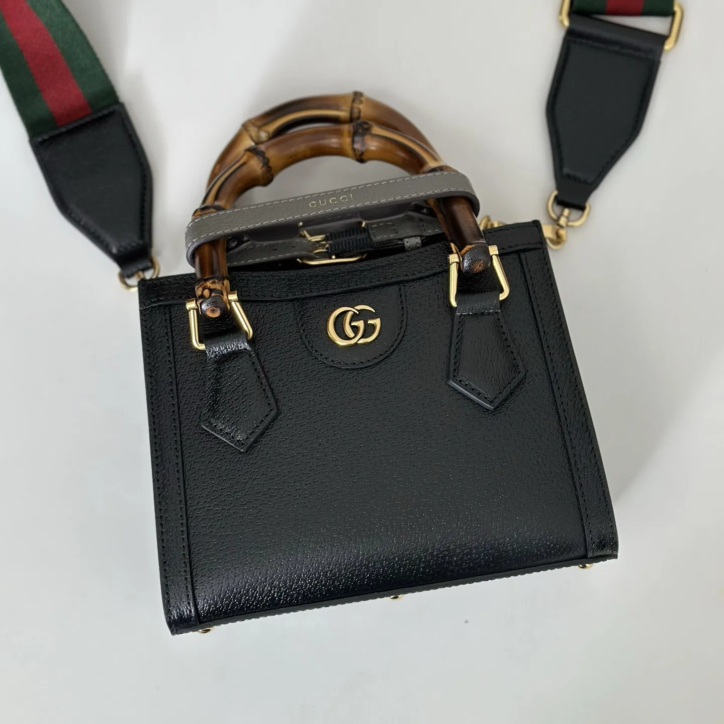 GU 27FW VGTHAQQ 004 토트백 5