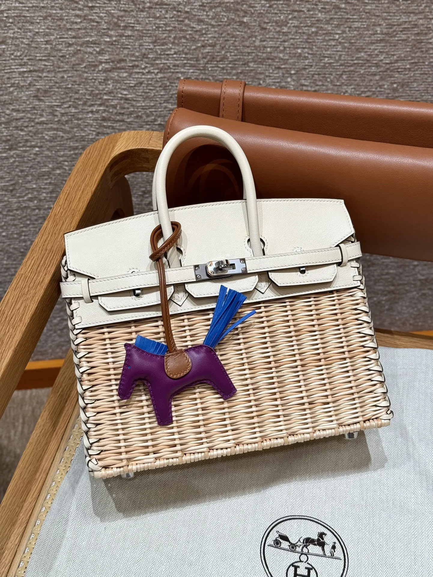 HER 27FW DCFARNA 006 토트백