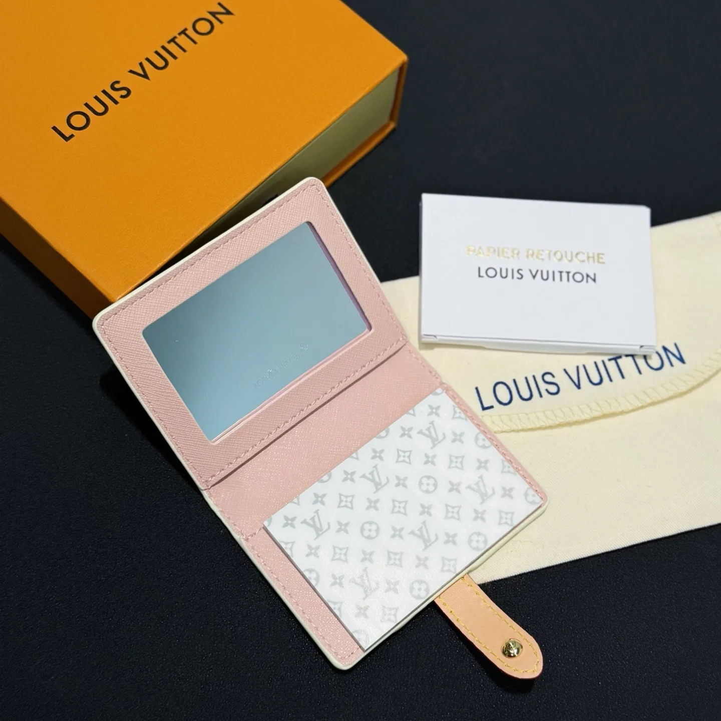 LV 27FW AKUCGHD 009 지갑 3