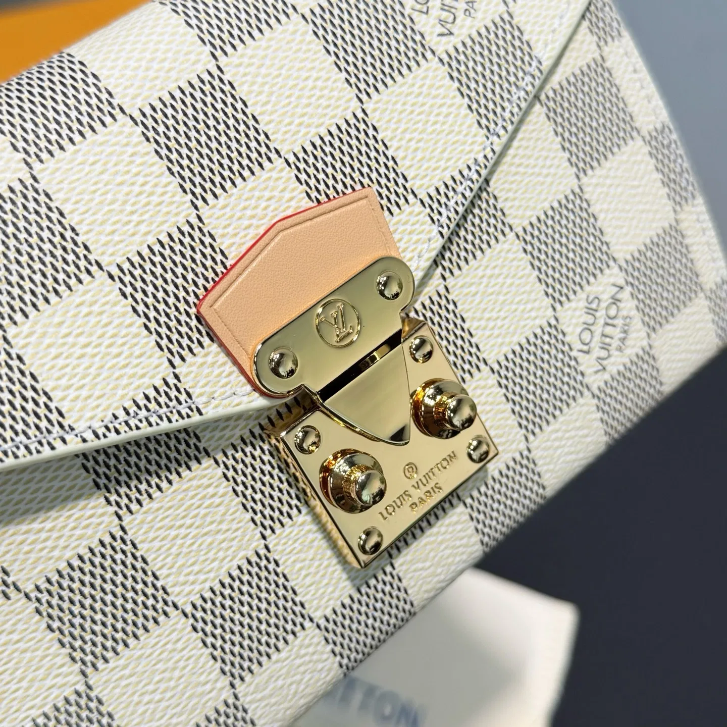 LV 27FW AKUCGHD 010 지갑 4