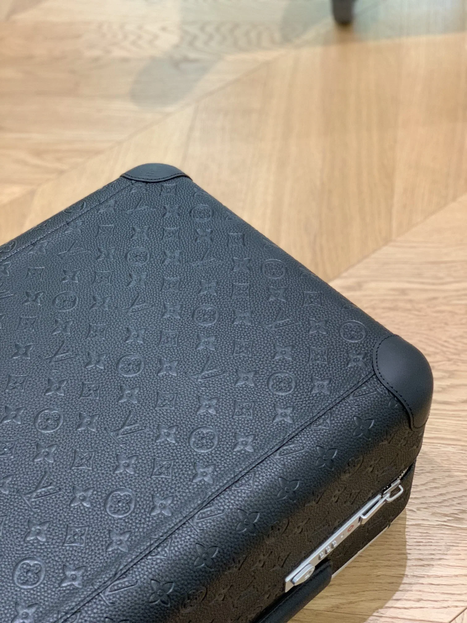 LV 27FW AKUCGHD 012 캐리어 3