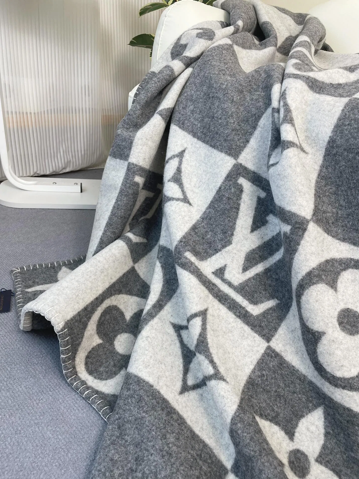 LV 27FW AKUCGHD 015 담요 3