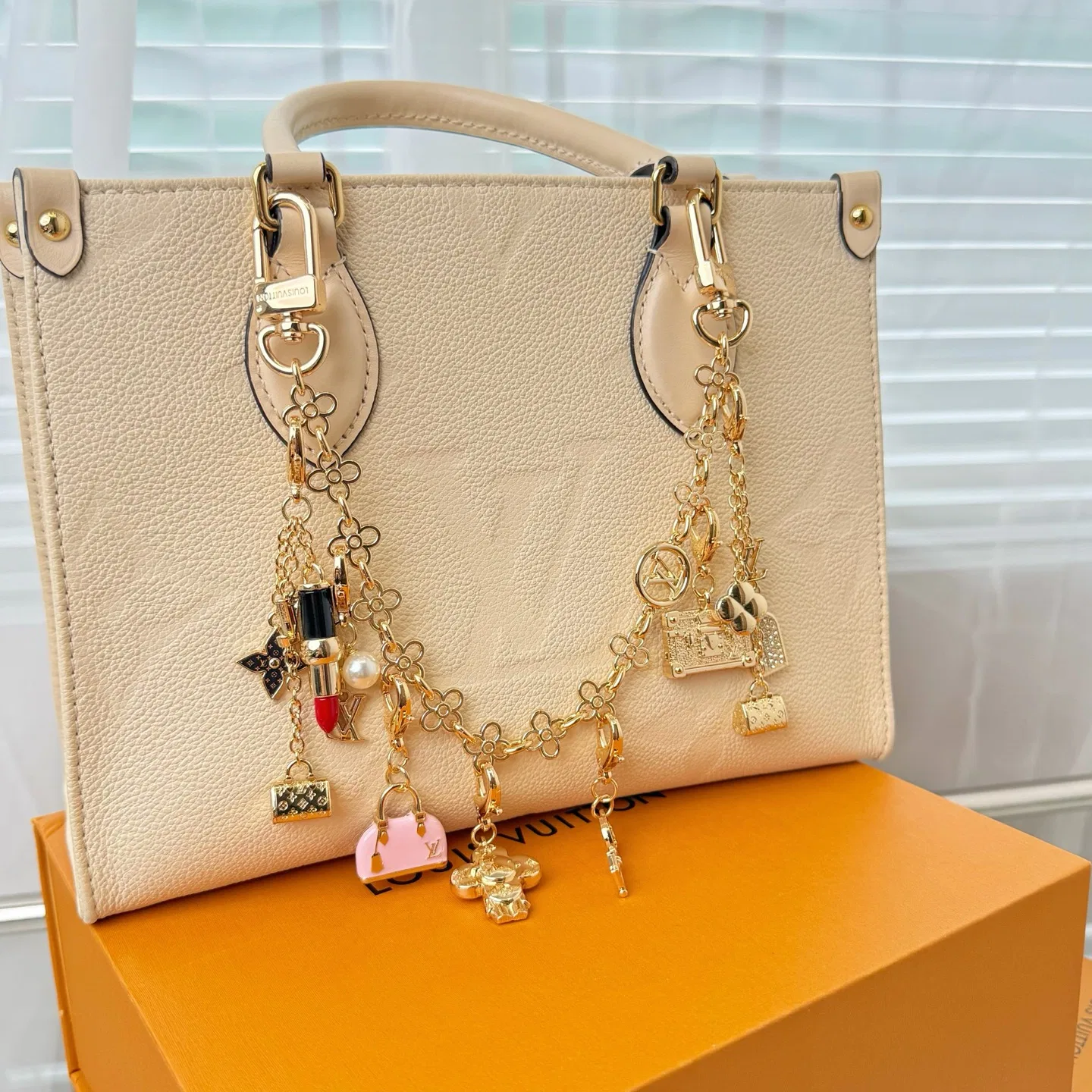 LV 27FW AKUCGHD 020 키링 5