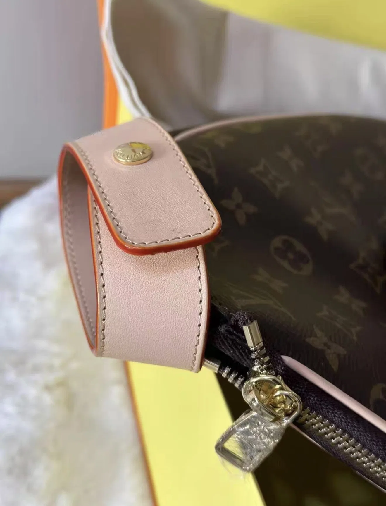 LV 27FW AKUCGHD 036 테니스라켓 4