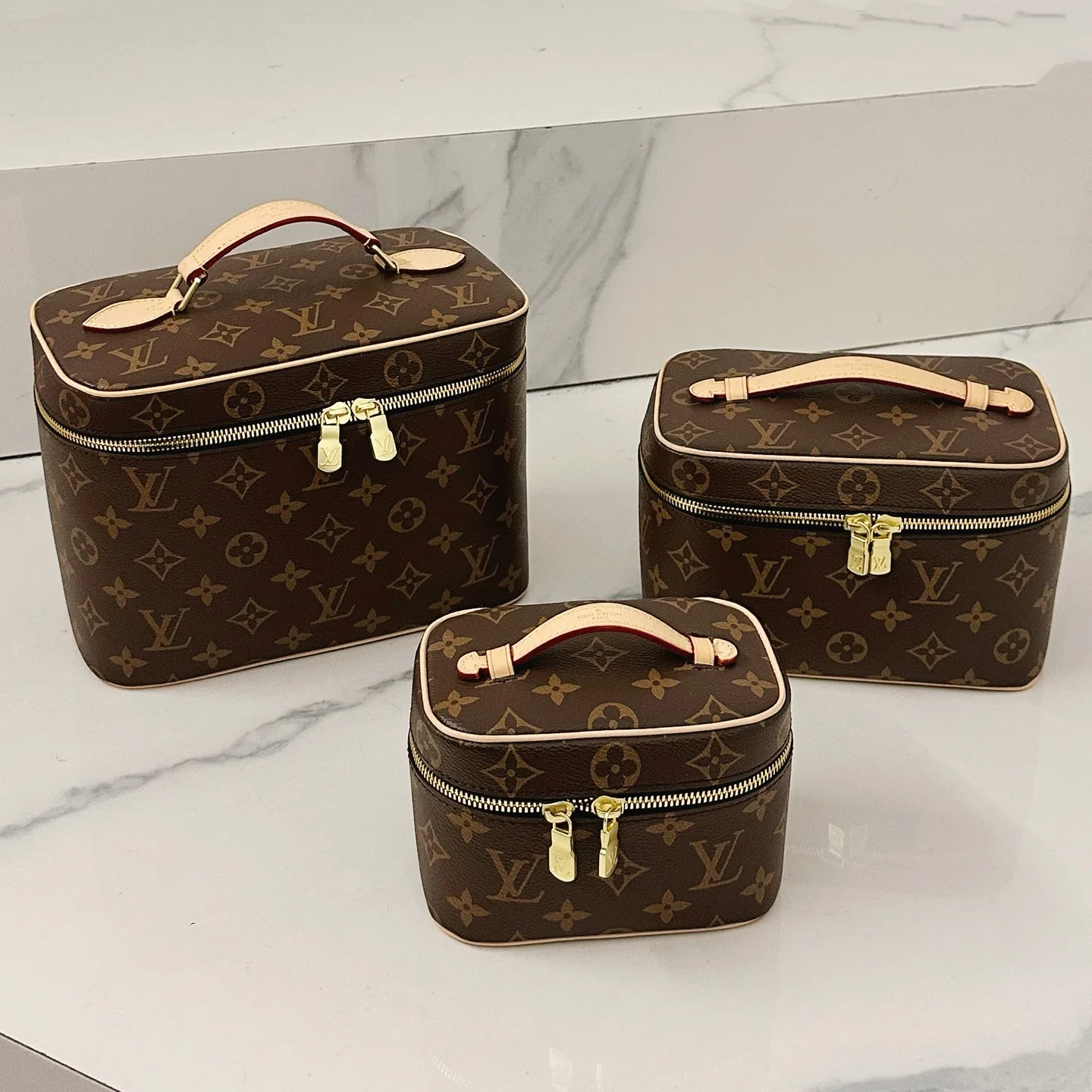 LV 27FW AKUCGHD 042 파우치 3