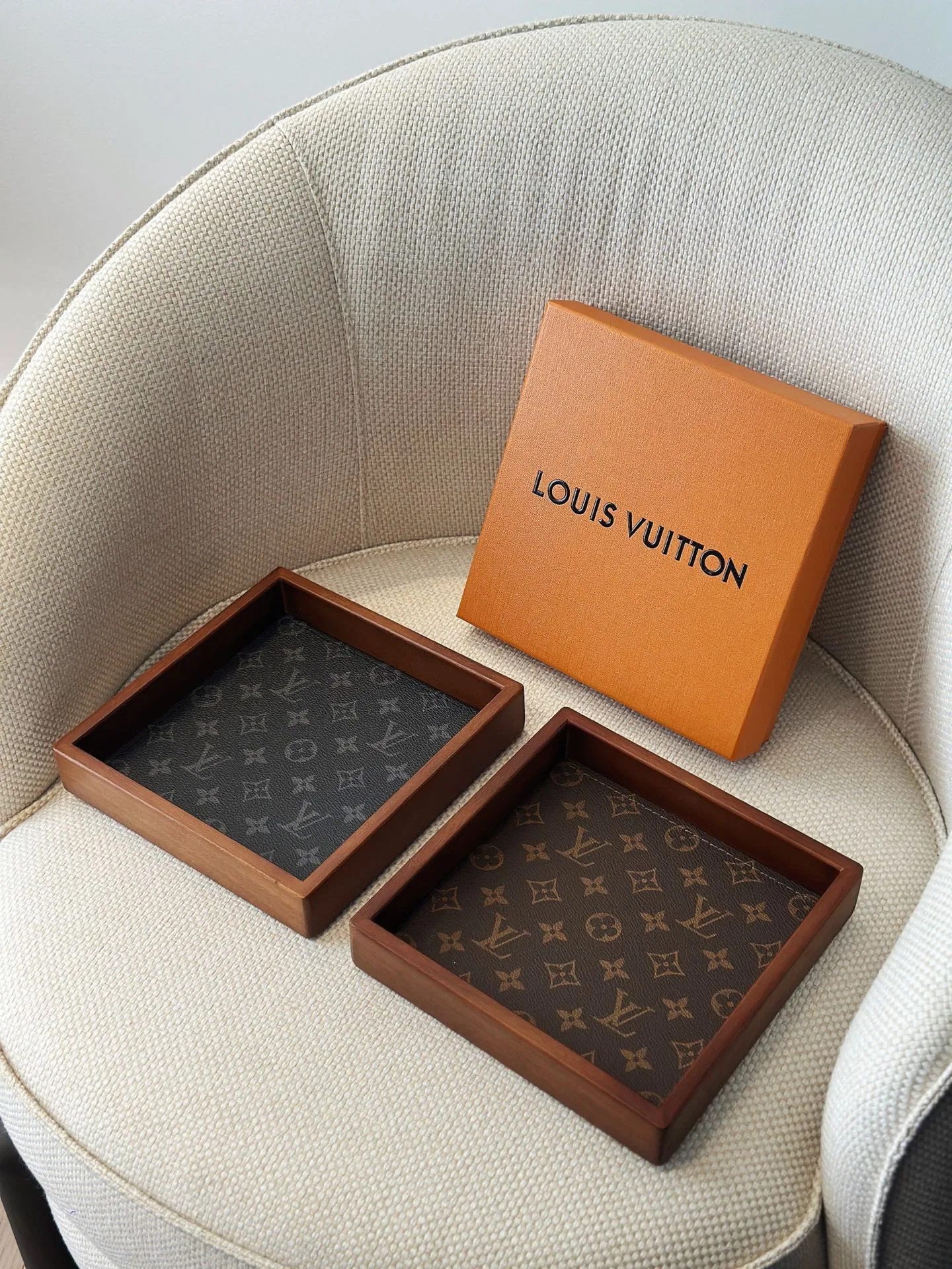 LV 27FW AKUCGHD 043 트레이
