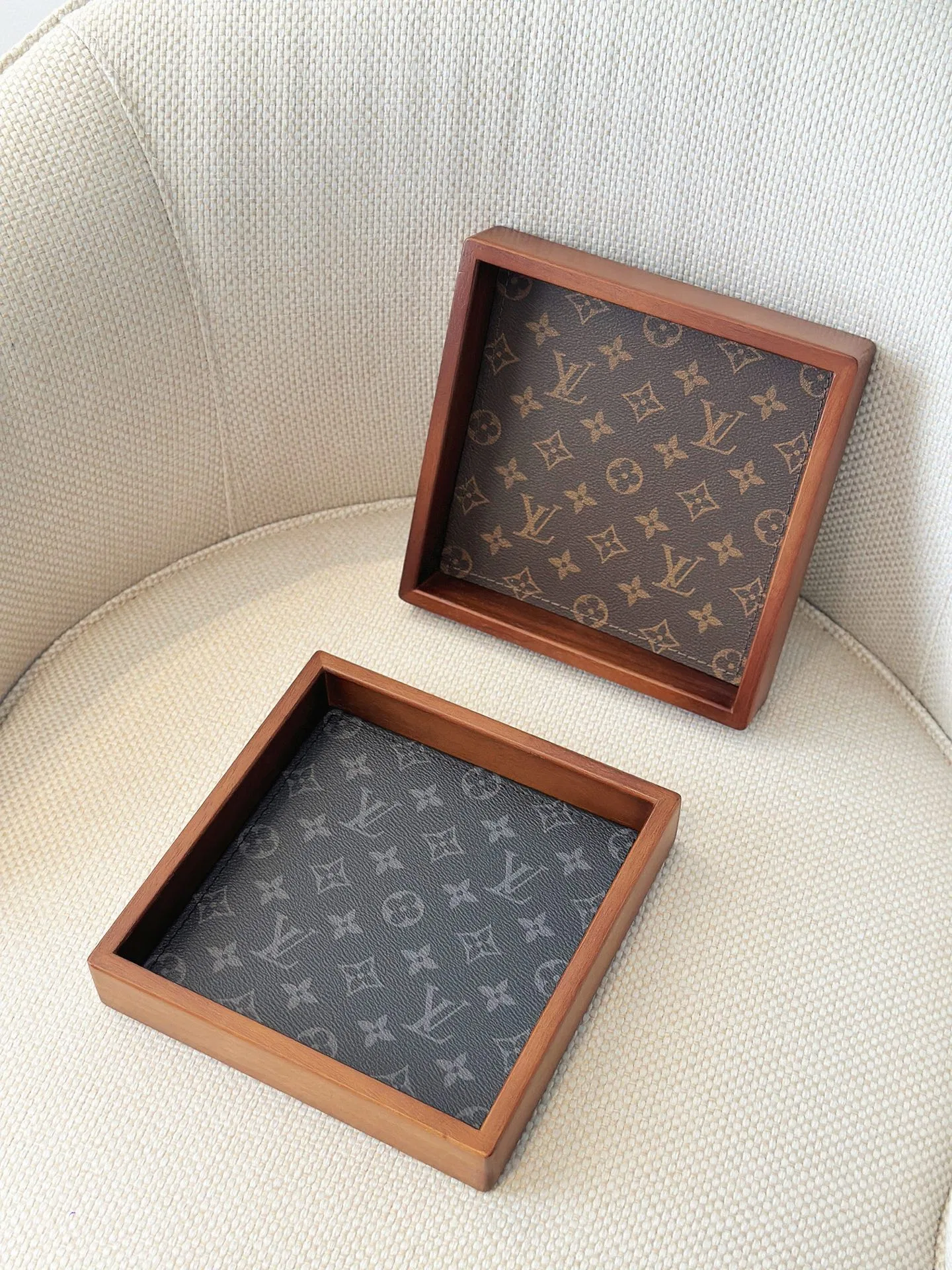 LV 27FW AKUCGHD 043 트레이 3