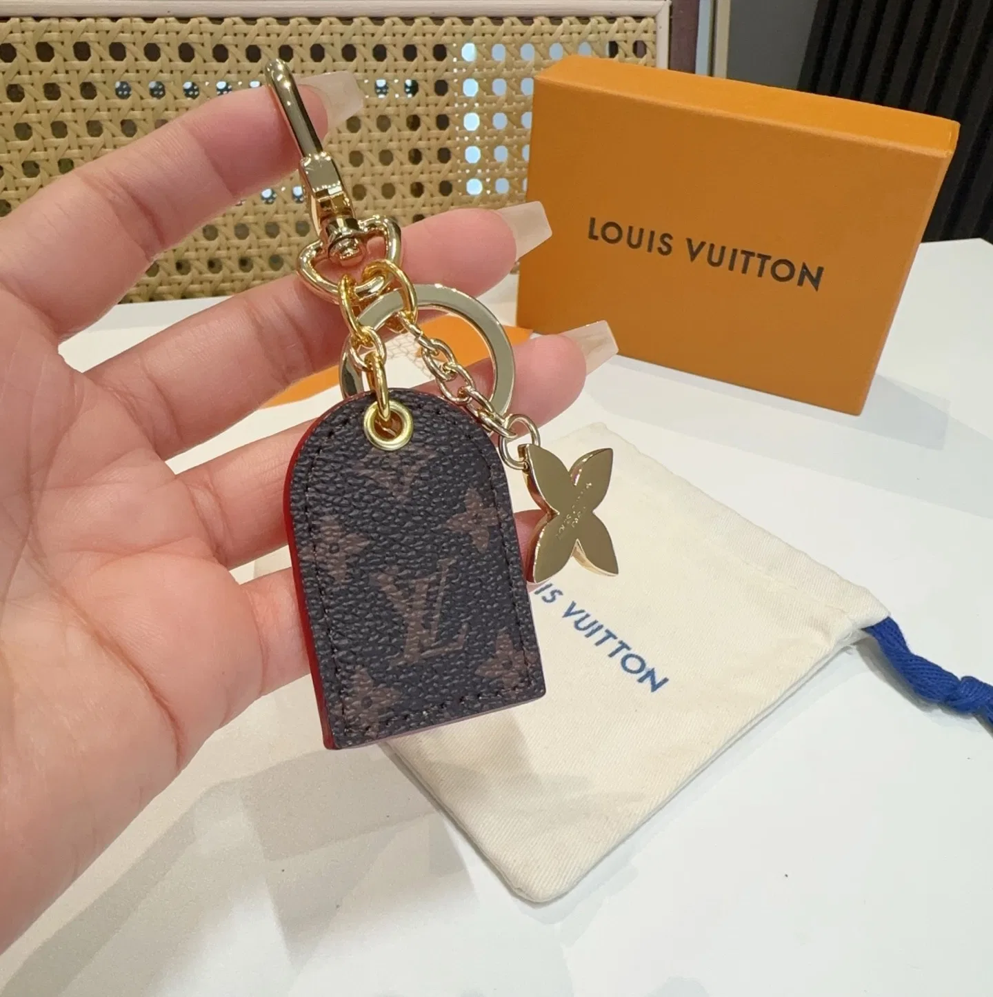 LV 27FW AKUCGHD 046 키링