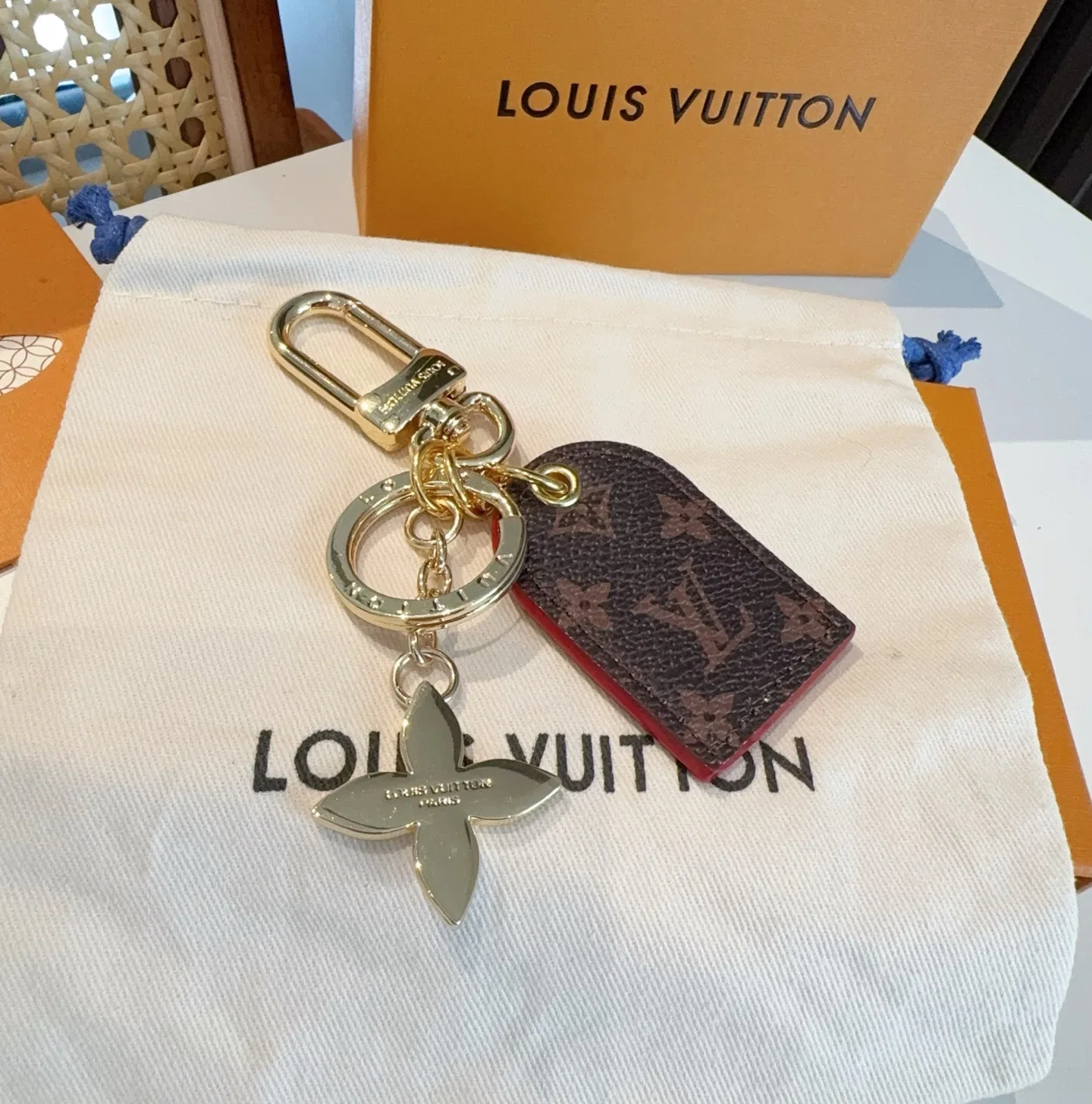 LV 27FW AKUCGHD 046 키링 3
