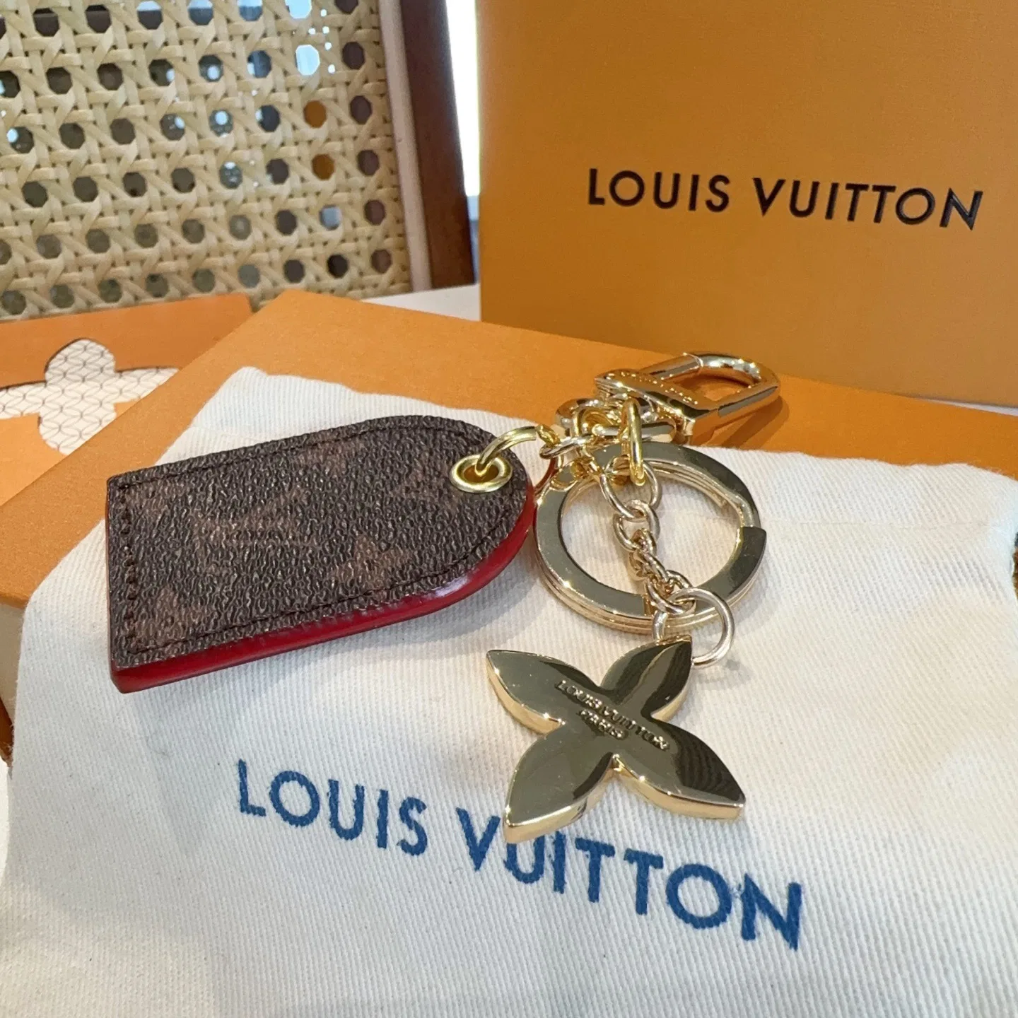 LV 27FW AKUCGHD 046 키링 5