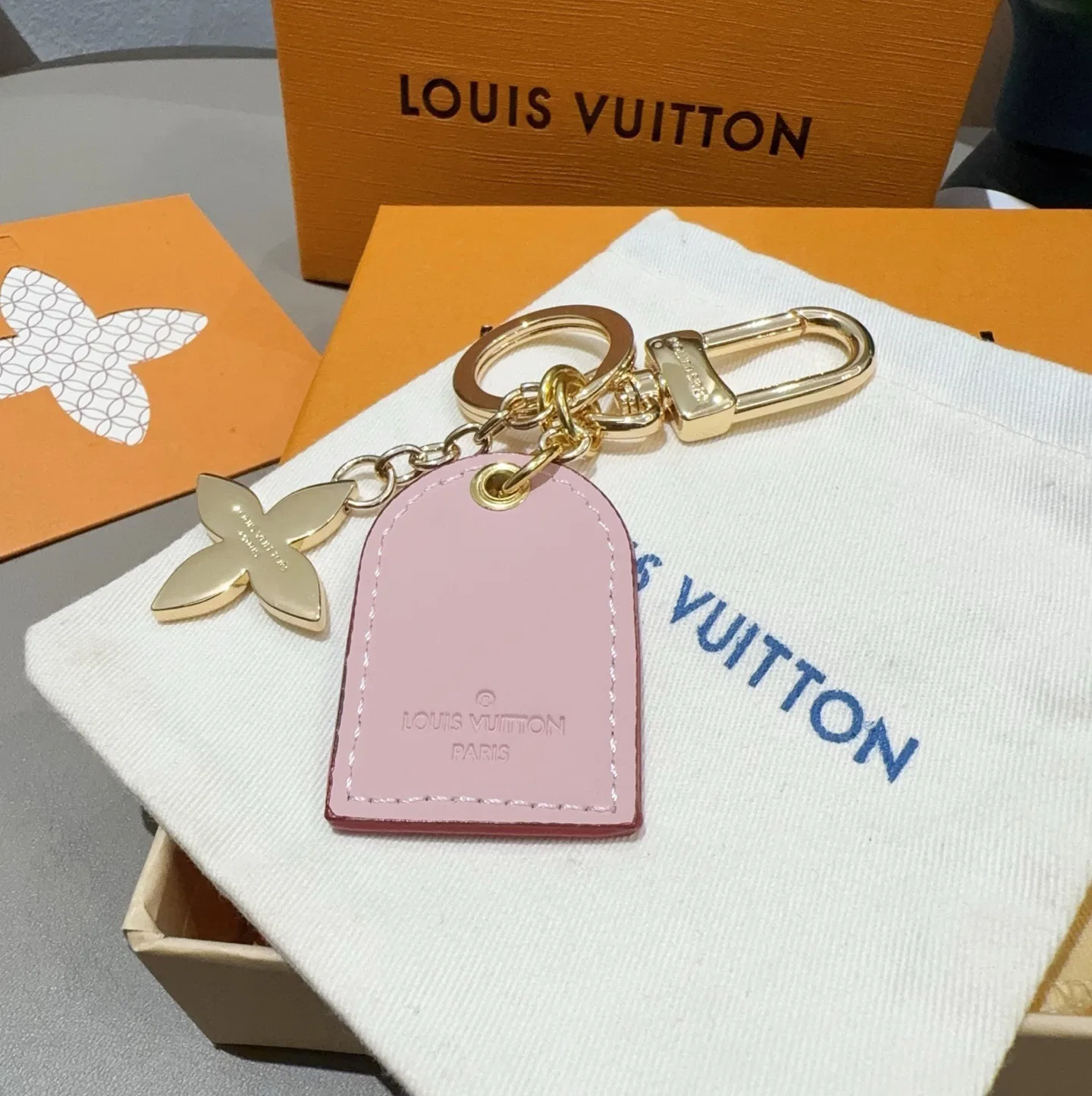 LV 27FW AKUCGHD 046 키링 6