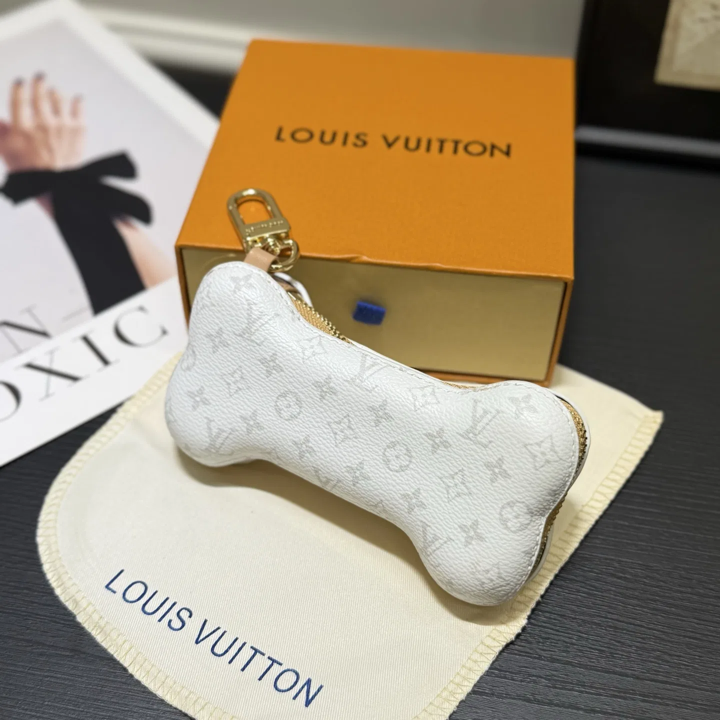 LV 27FW AKUCGHD 069 파우치 3
