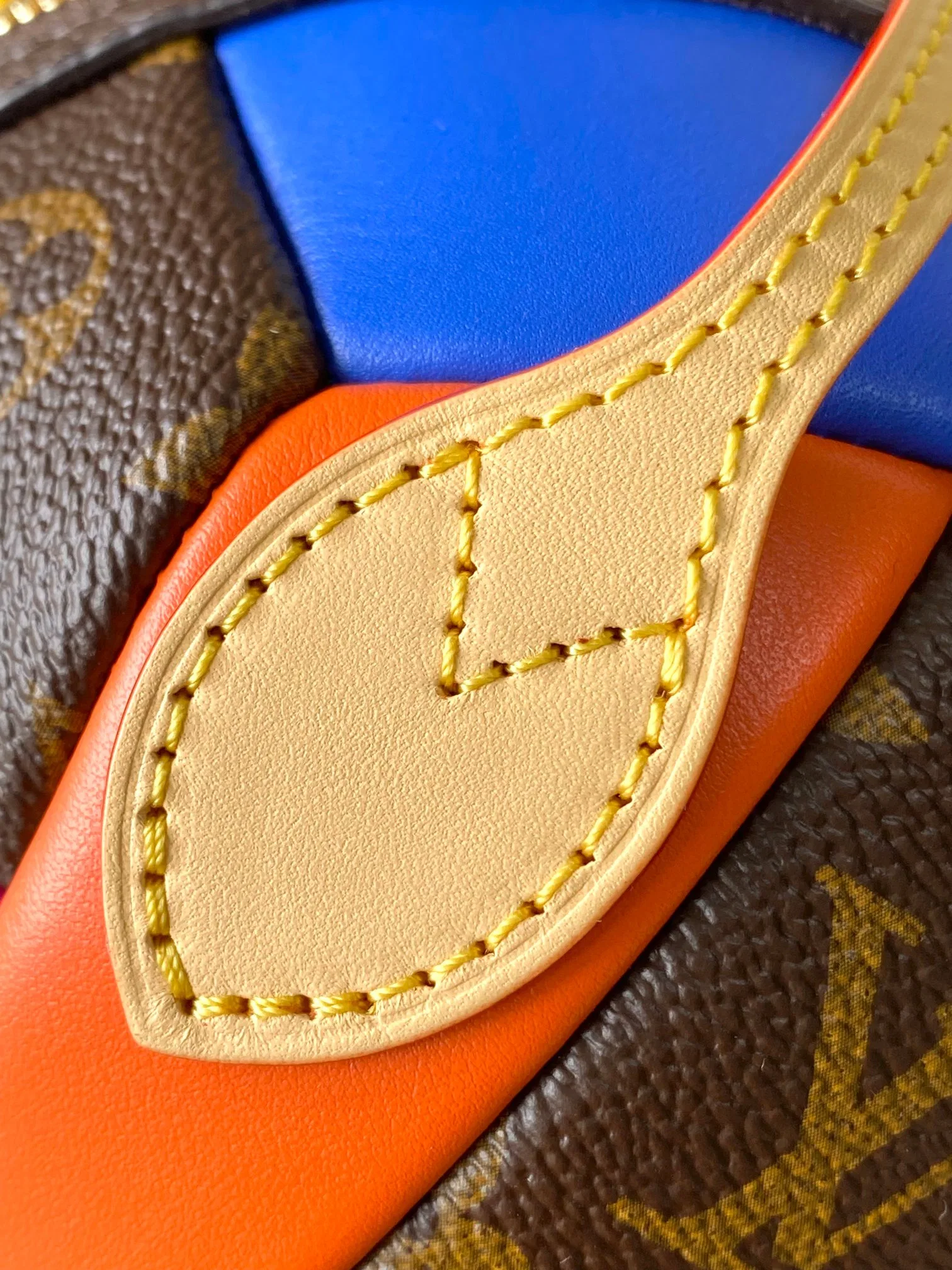 LV 27FW AKUCGHD 087 숄더백 6