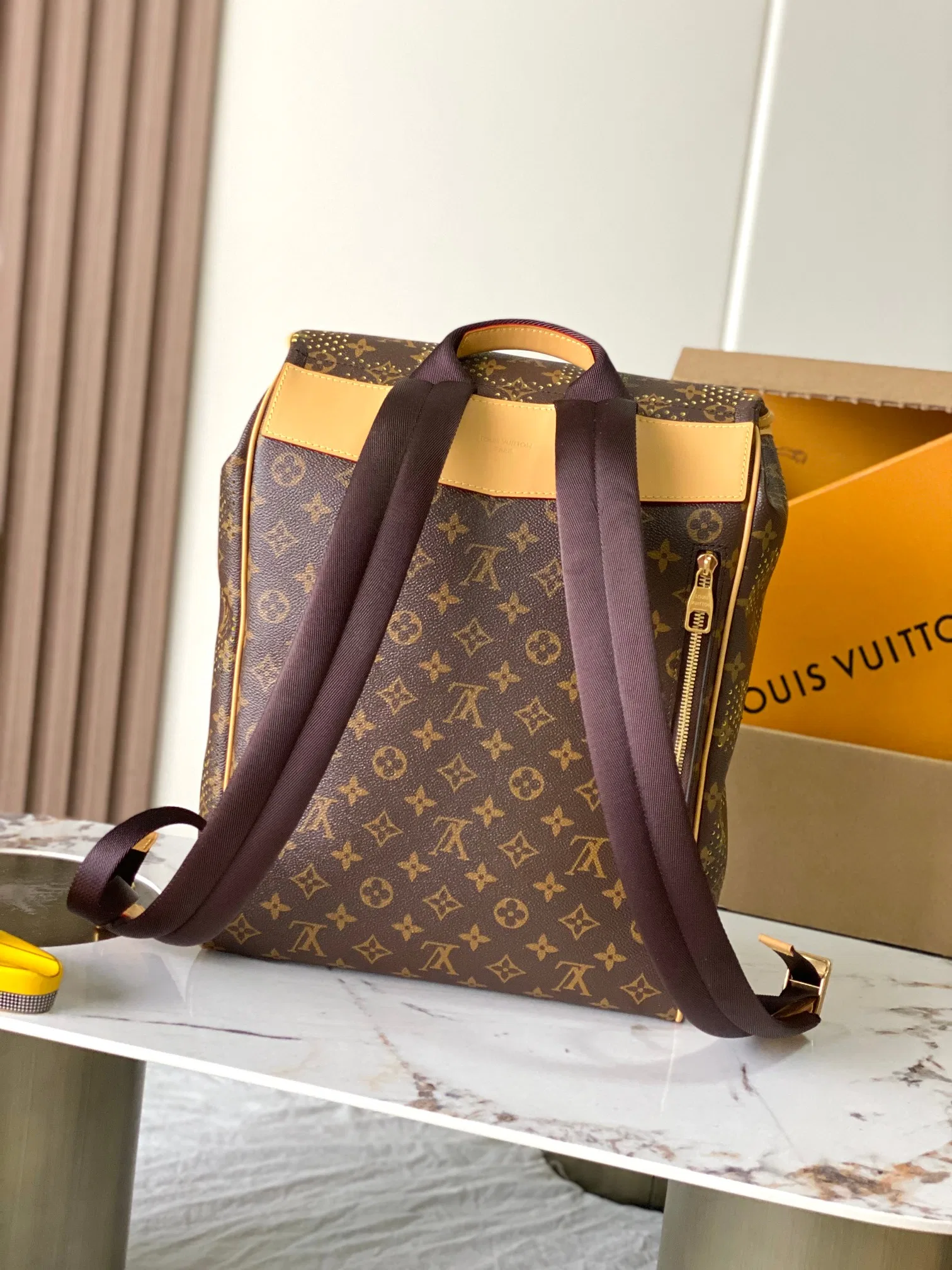 LV 27FW AKUCGHD 088 백팩 3