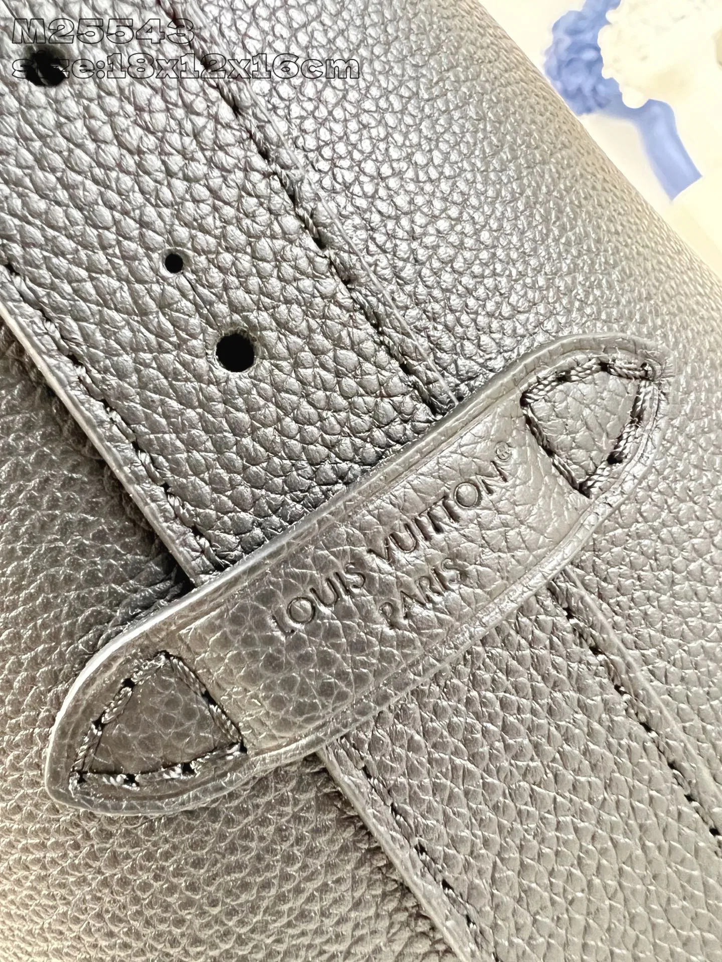 LV 27FW EJMGZXH 001 버킷백 5