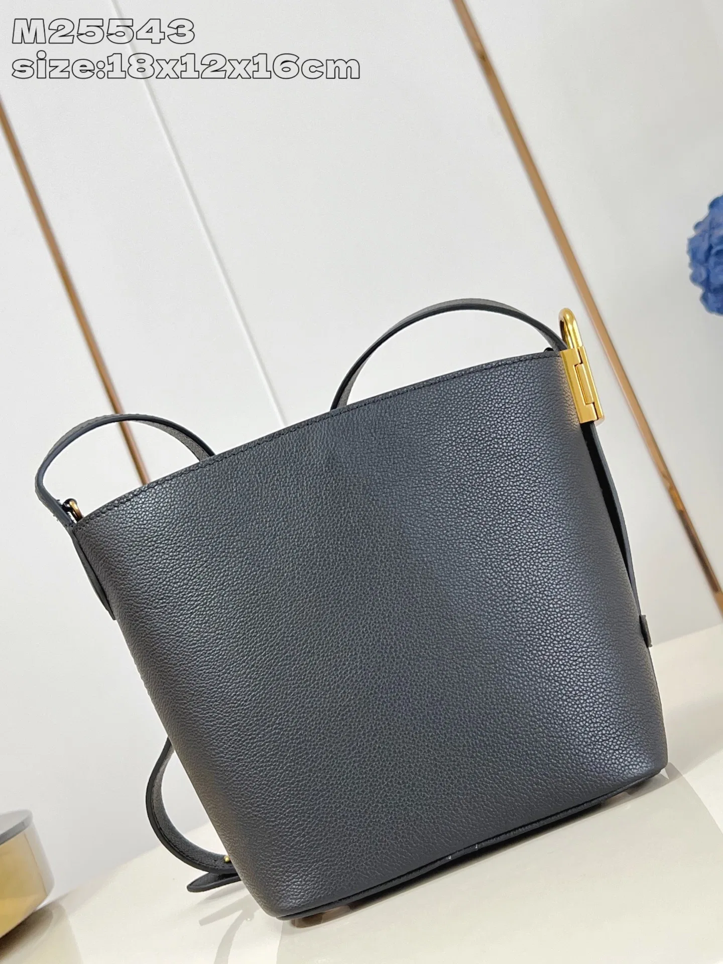 LV 27FW EJMGZXH 001 버킷백 6