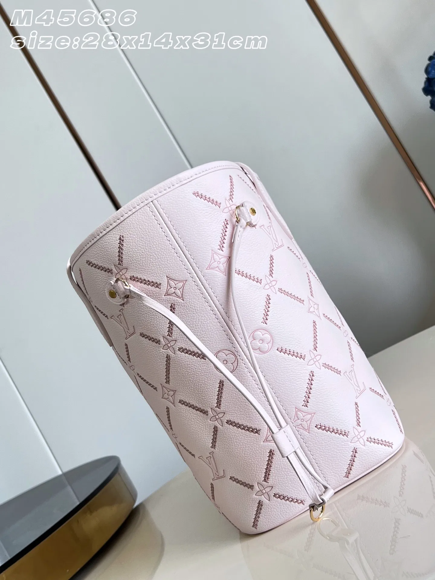 LV 27FW EJMGZXH 007 토트백 4