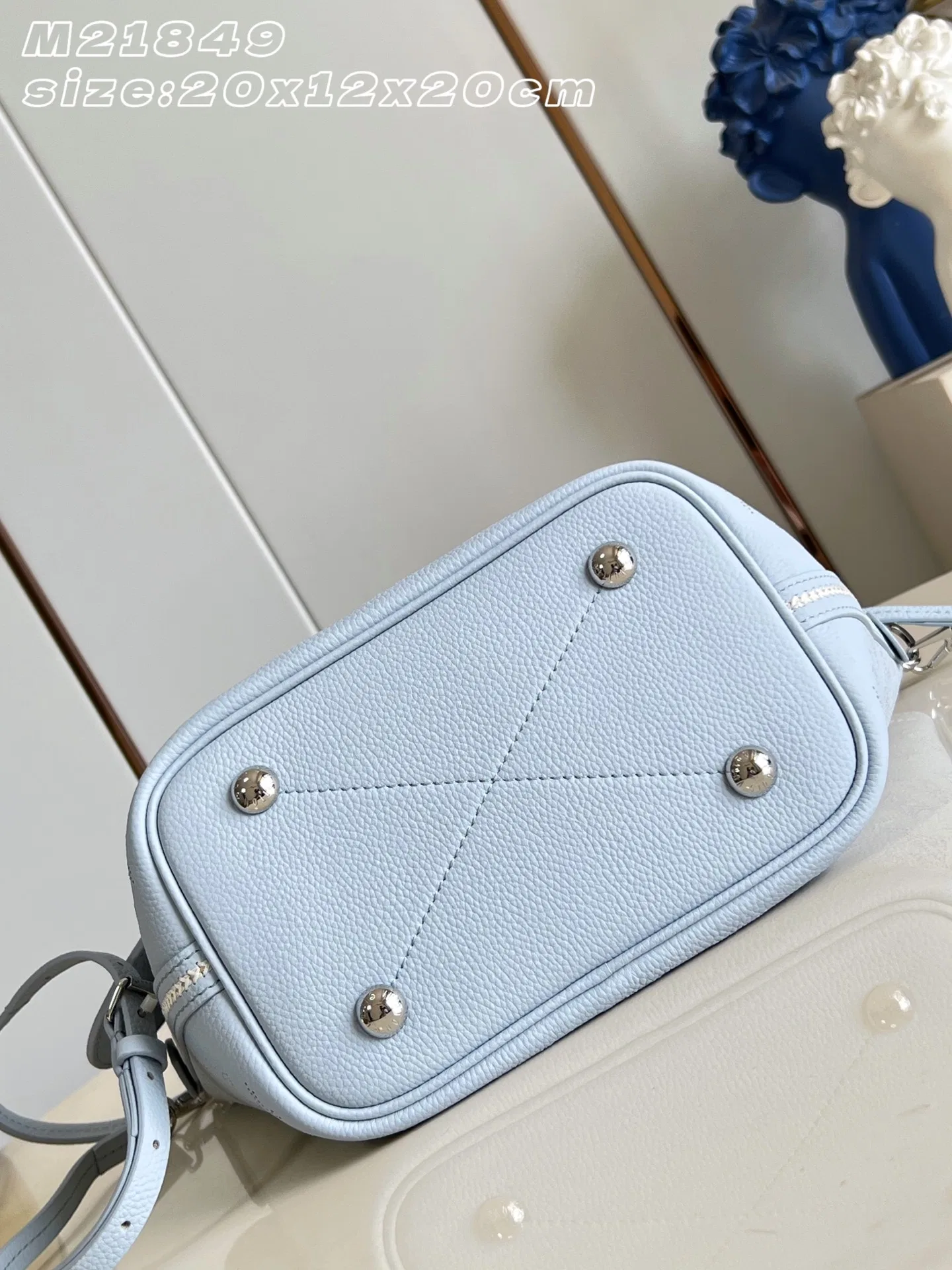 LV 27FW EJMGZXH 008 토트백 6