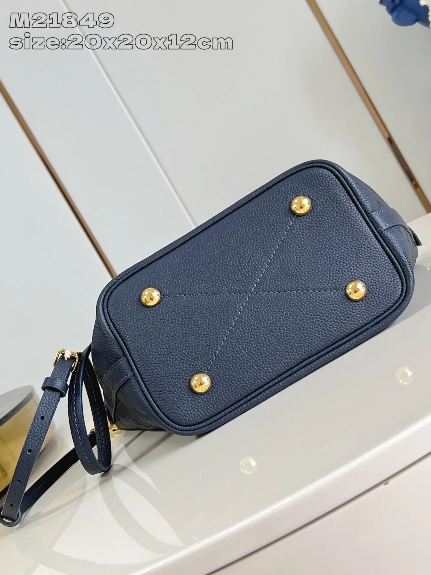 LV 27FW EJMGZXH 040 토트백 6