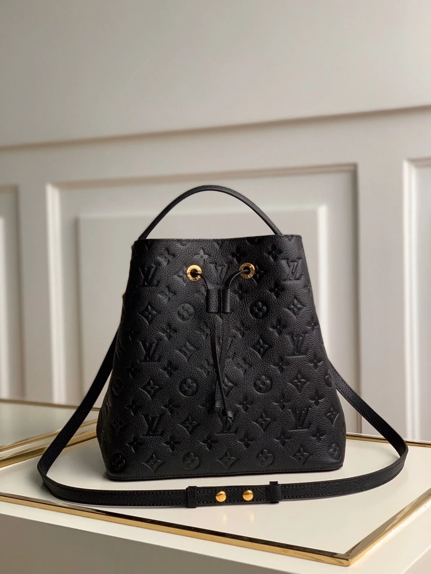 LV 27FW EJMGZXH 065 버킷백