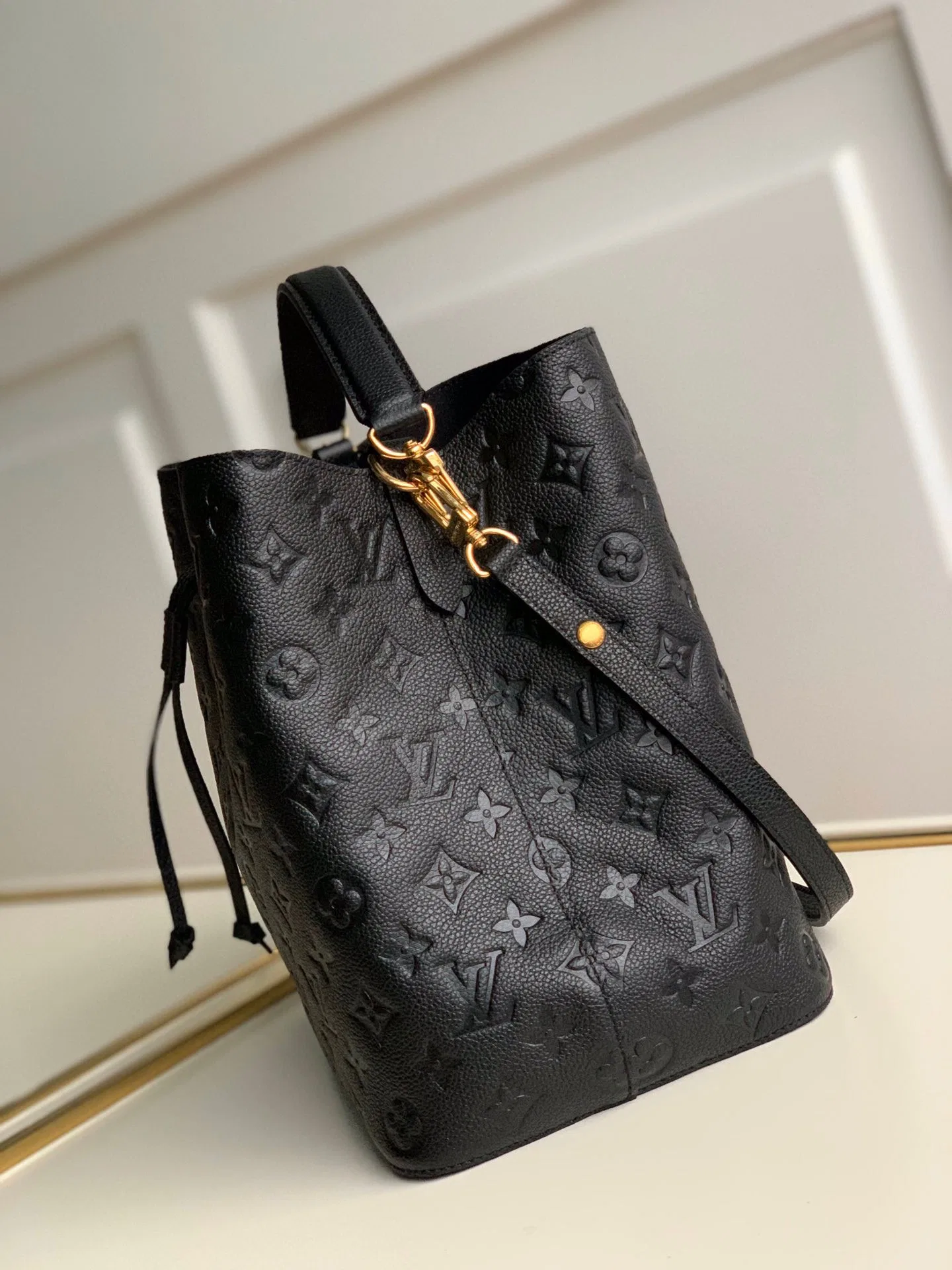 LV 27FW EJMGZXH 065 버킷백 3